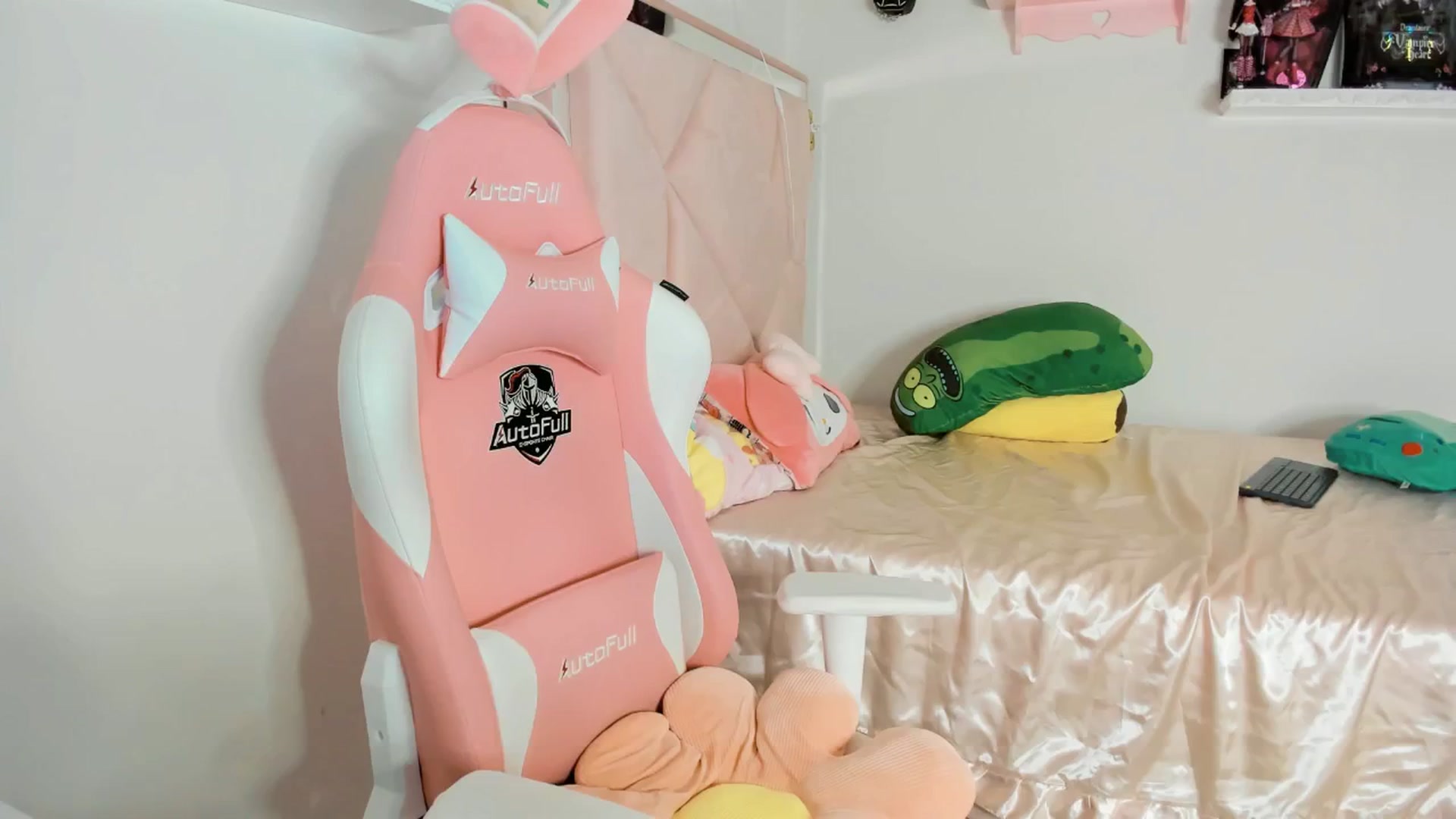 Gallery image thumbnail from Cherrycute666's myfreecams stream on, 01/29/2025, 01:31 image 12 of 20