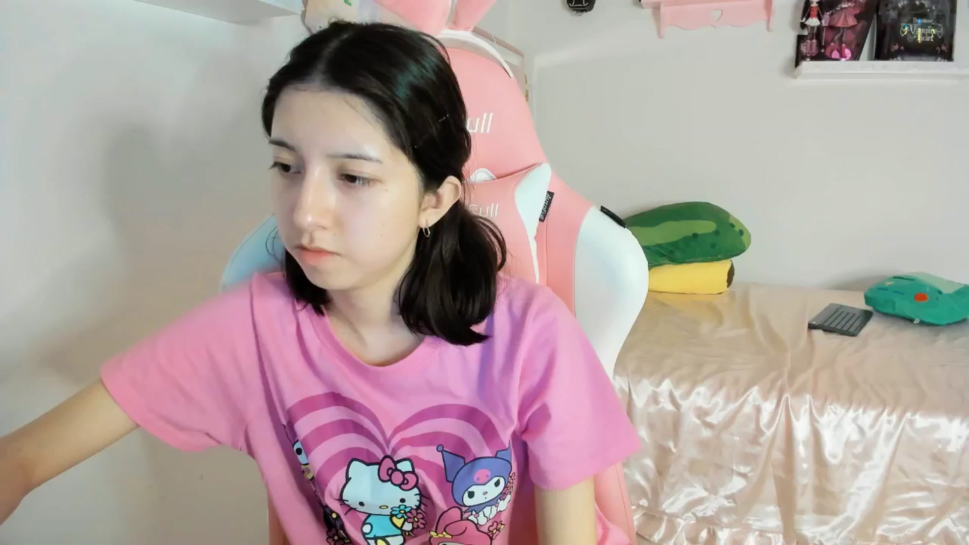 Gallery image thumbnail from Cherrycute666's myfreecams stream on, 01/29/2025, 01:31 image 1 of 20
