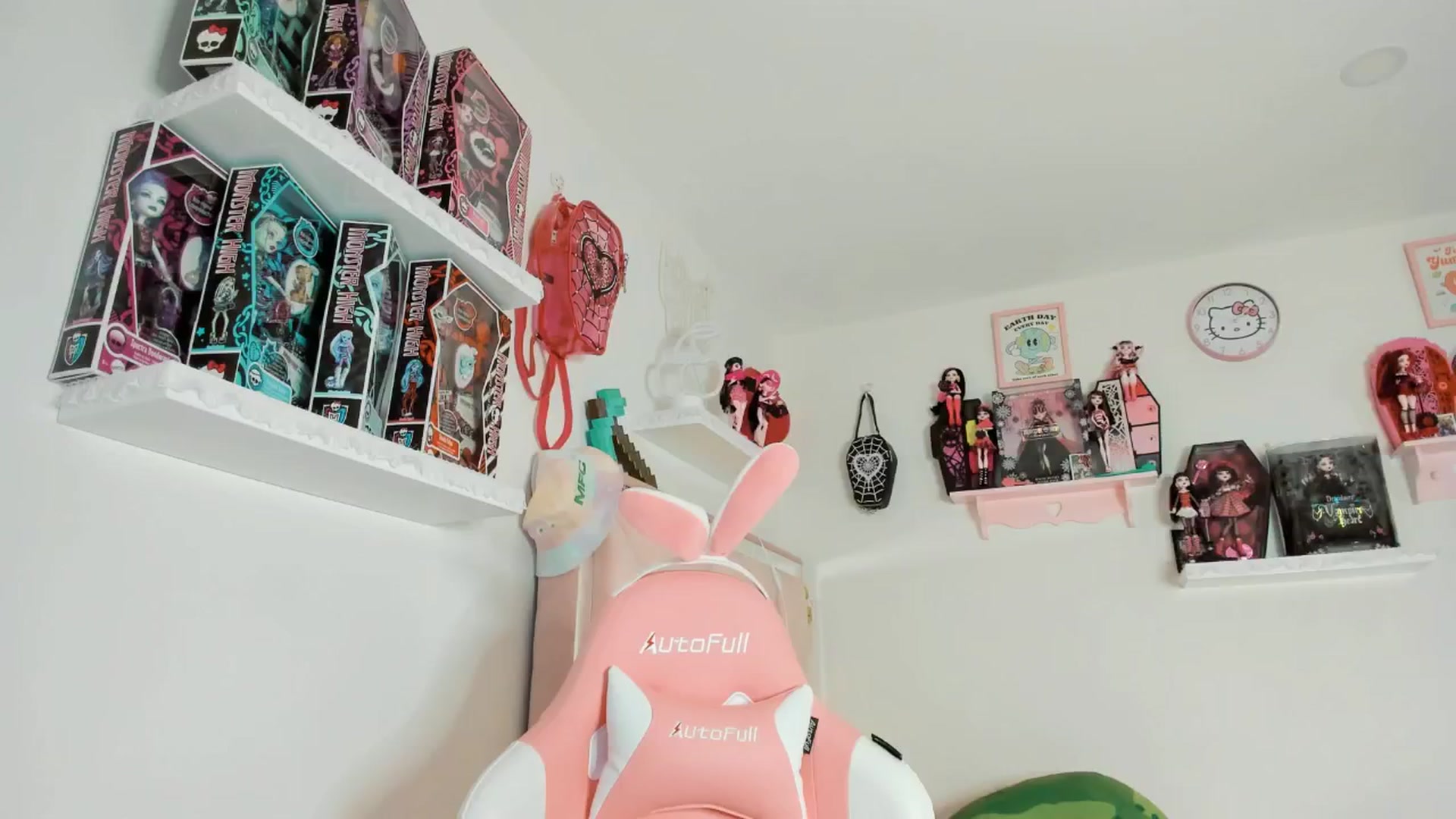 Gallery image thumbnail from Cherrycute666's myfreecams stream on, 01/29/2025, 07:41 image 1 of 20