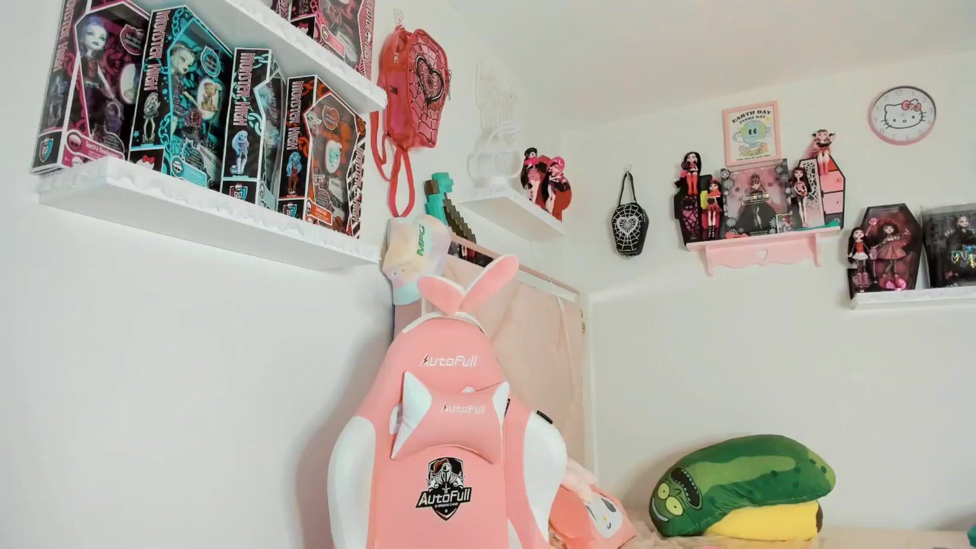 Gallery image thumbnail from Cherrycute666's myfreecams stream on, 01/29/2025, 07:41 image 5 of 20