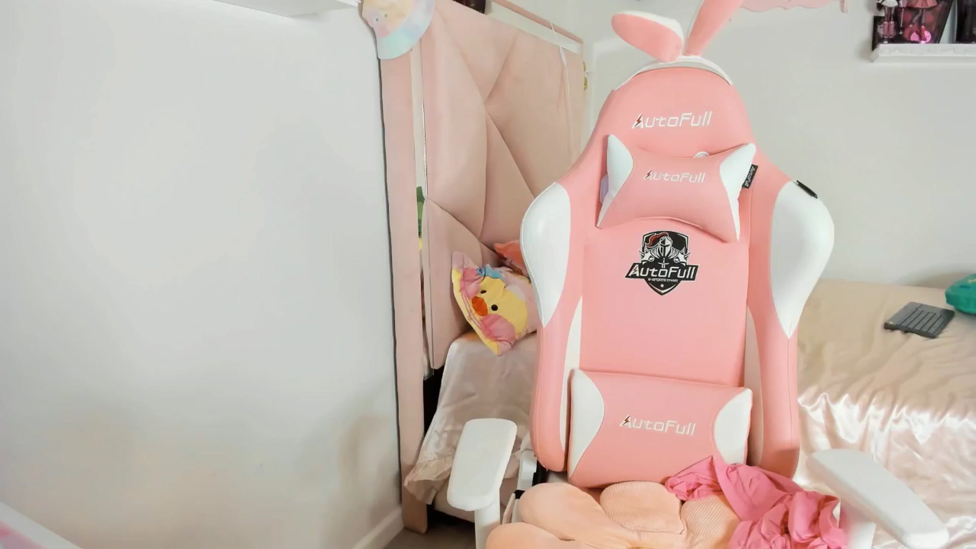 Gallery image thumbnail from Cherrycute666's myfreecams stream on, 01/29/2025, 07:41 image 17 of 20