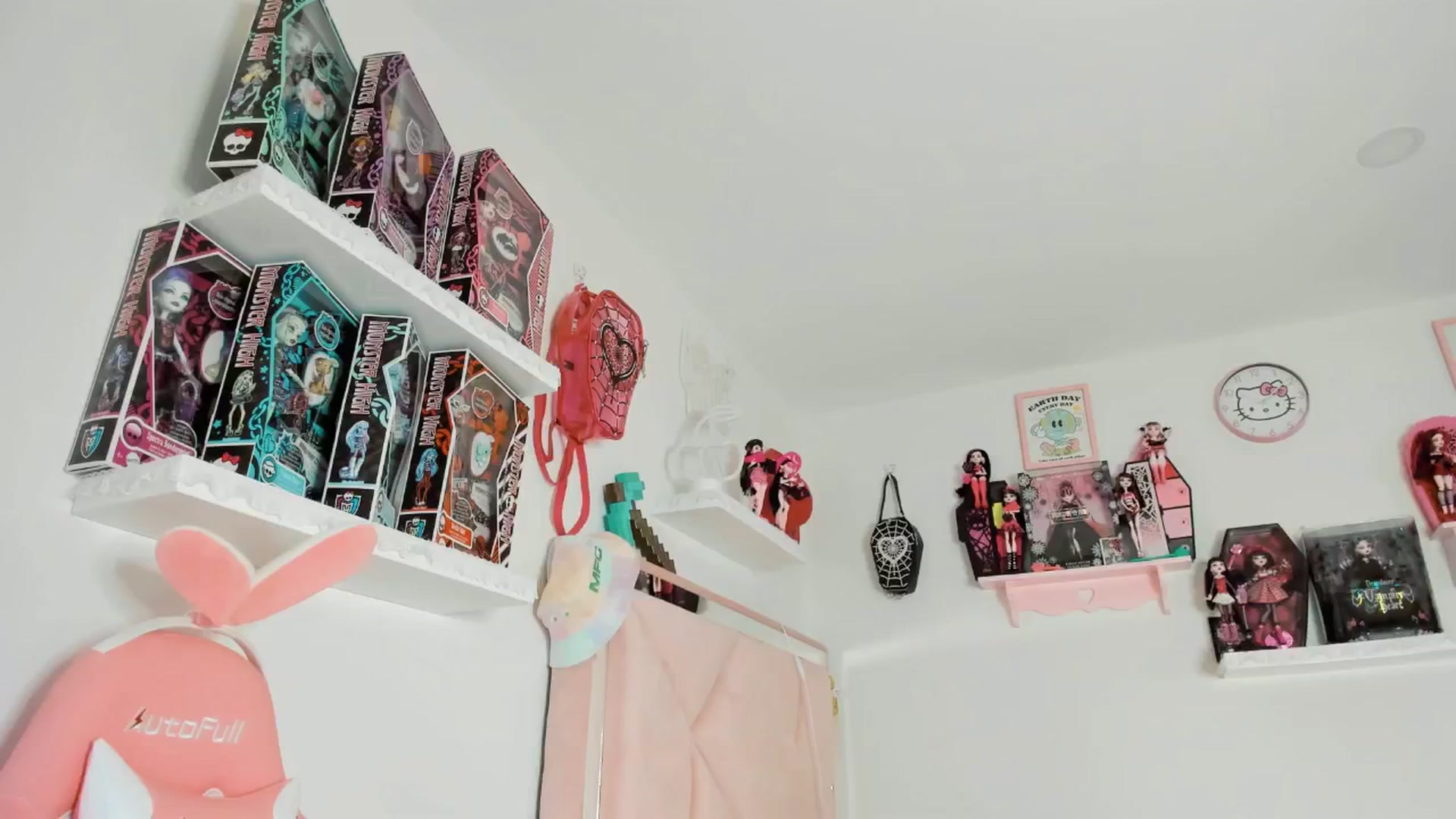 Gallery image thumbnail from Cherrycute666's myfreecams stream on, 01/29/2025, 08:21 image 3 of 20