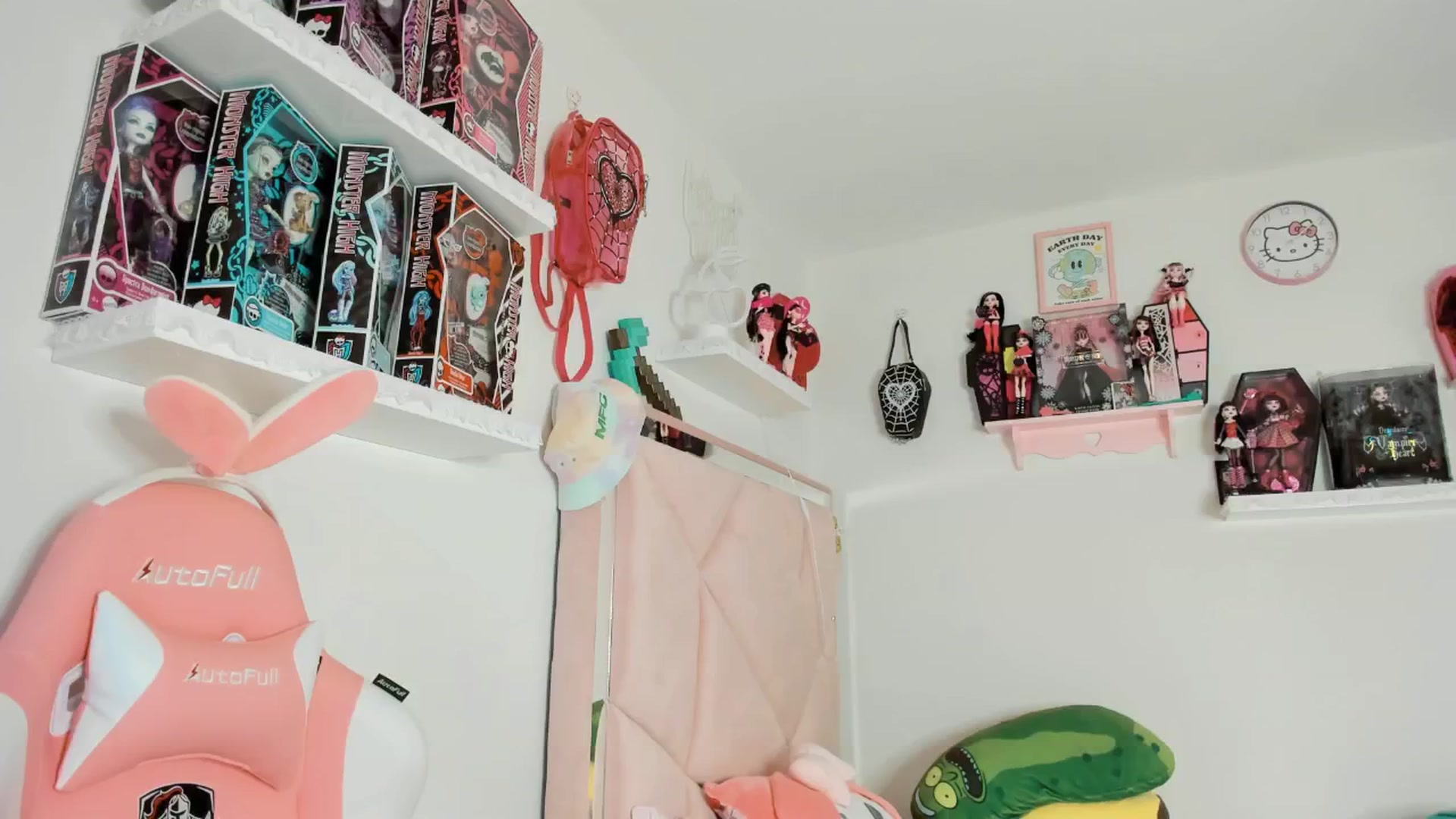 Gallery image thumbnail from Cherrycute666's myfreecams stream on, 01/29/2025, 08:21 image 10 of 20