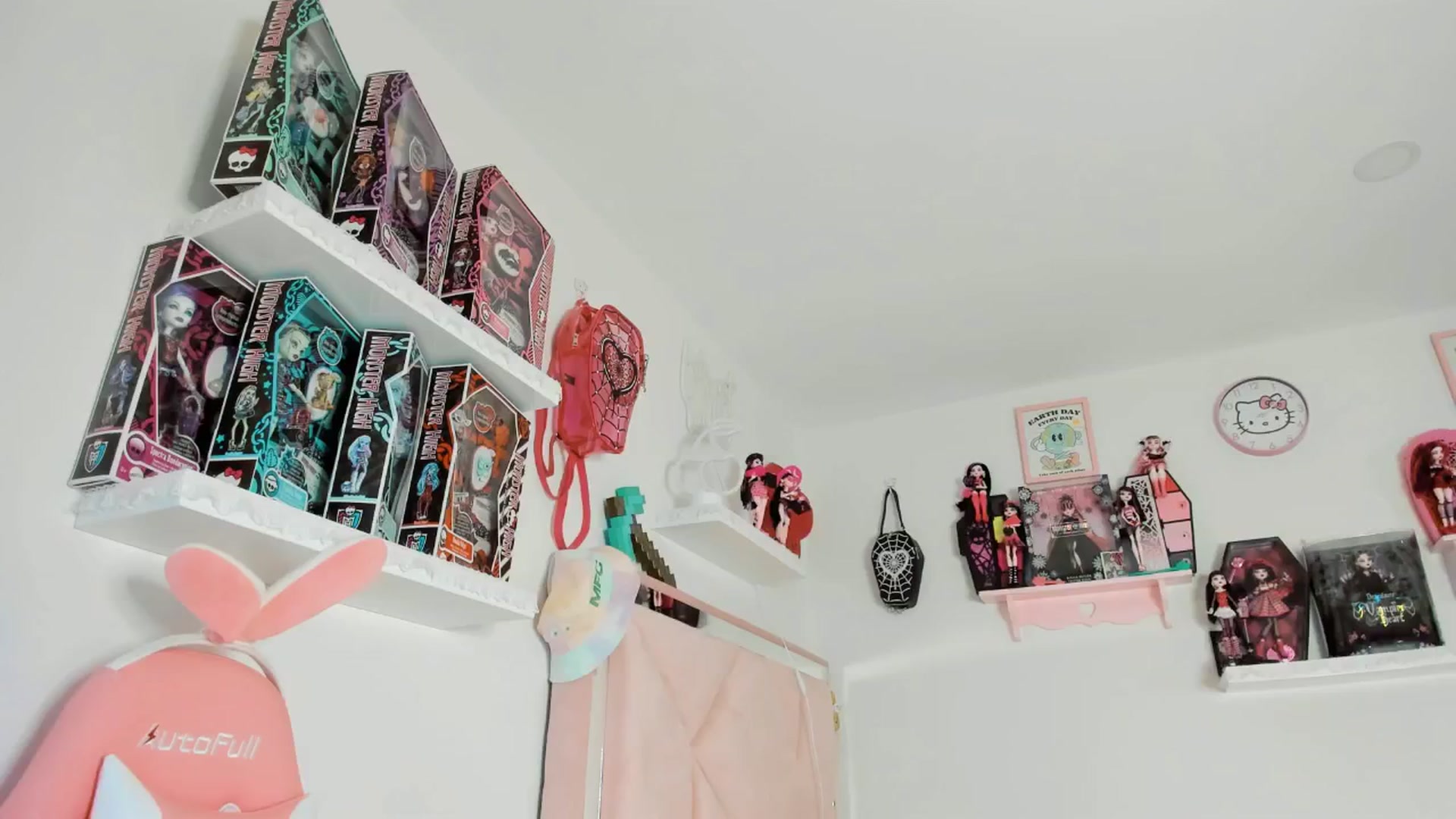 Gallery image thumbnail from Cherrycute666's myfreecams stream on, 01/29/2025, 08:21 image 14 of 20