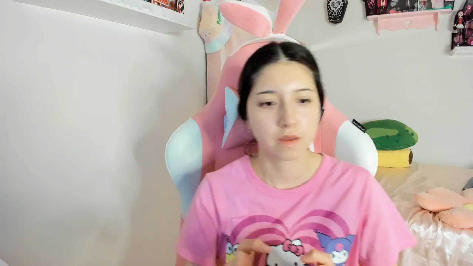 Gallery image thumbnail from Cherrycute666's myfreecams stream on, 01/29/2025, 08:21 image 17 of 20