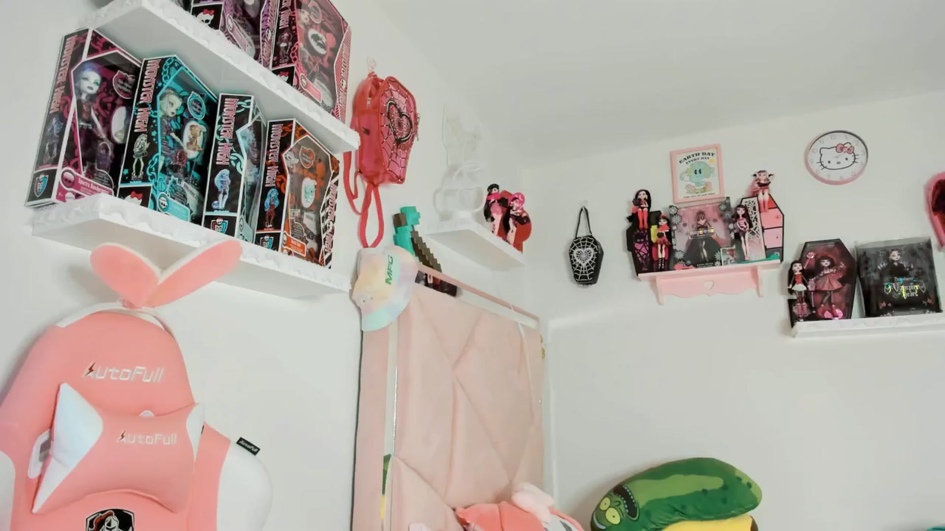 Gallery image thumbnail from Cherrycute666's myfreecams stream on, 01/29/2025, 08:21 image 7 of 20