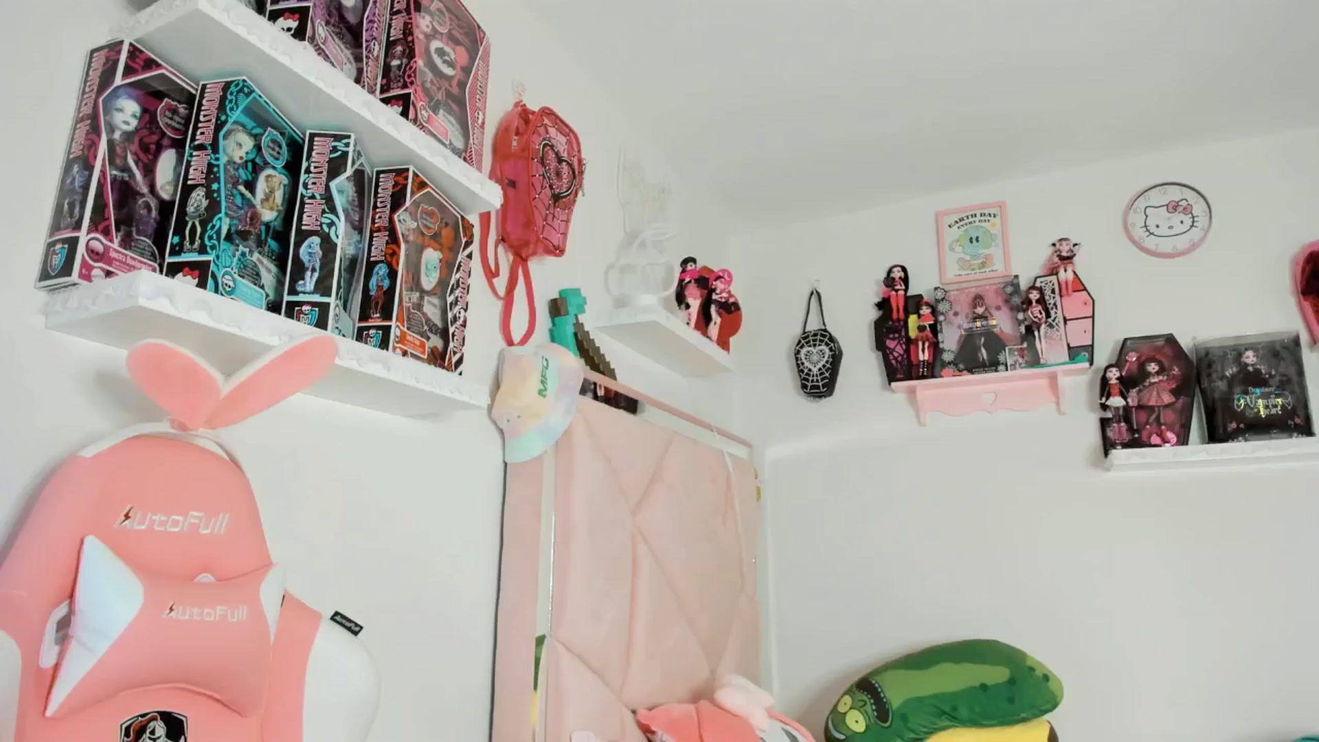 Gallery image thumbnail from Cherrycute666's myfreecams stream on, 01/29/2025, 08:21 image 8 of 20