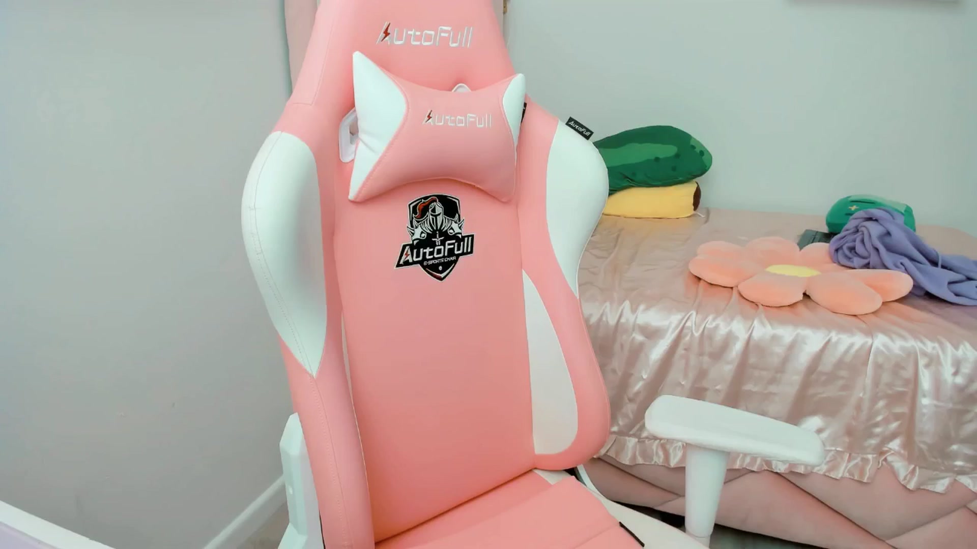 Gallery image thumbnail from Cherrycute666's myfreecams stream on, 01/29/2025, 20:46 image 13 of 20