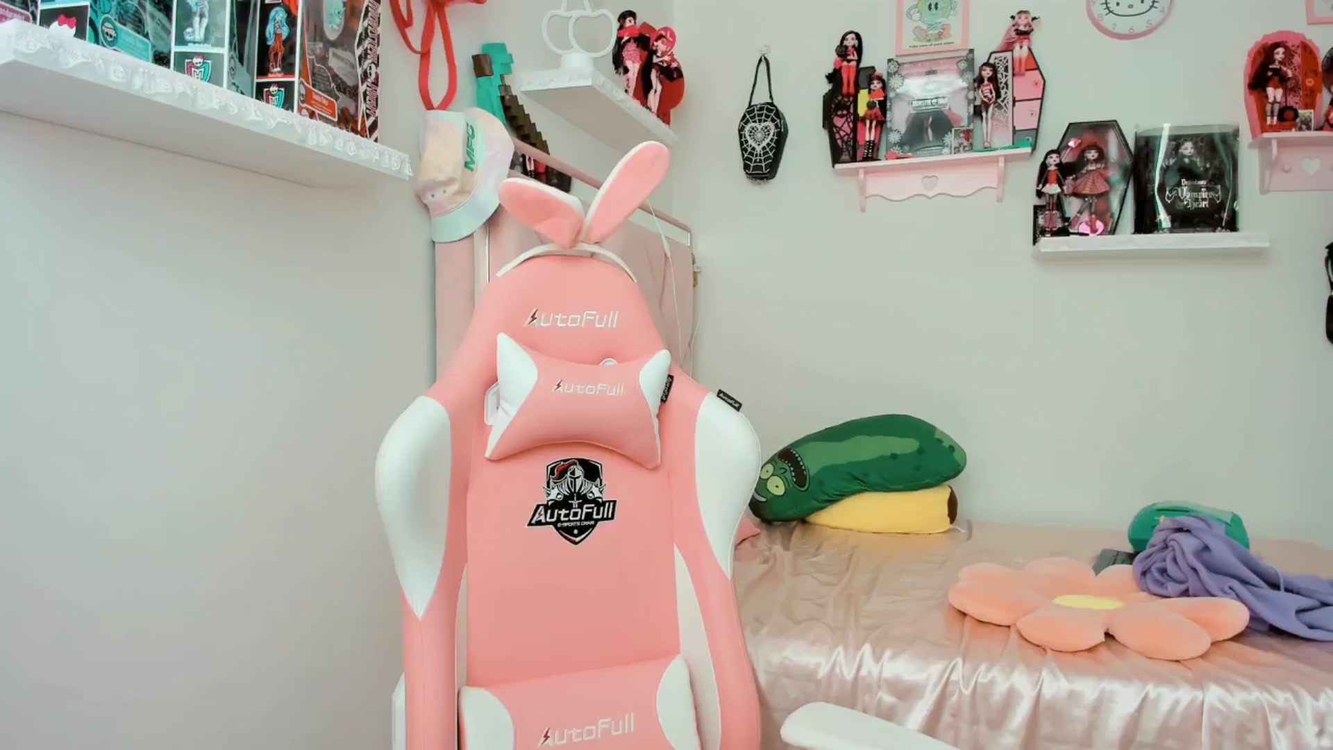Gallery image thumbnail from Cherrycute666's myfreecams stream on, 01/29/2025, 20:46 image 6 of 20
