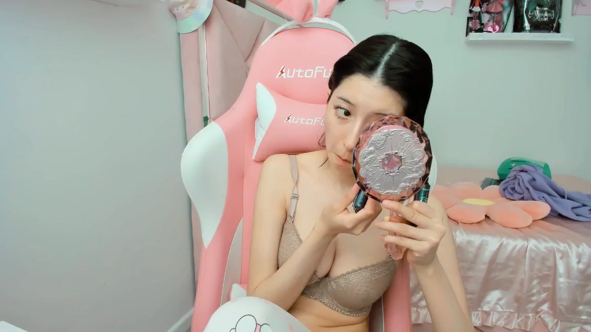 Gallery image thumbnail from Cherrycute666's myfreecams stream on, 01/29/2025, 21:22 image 12 of 20