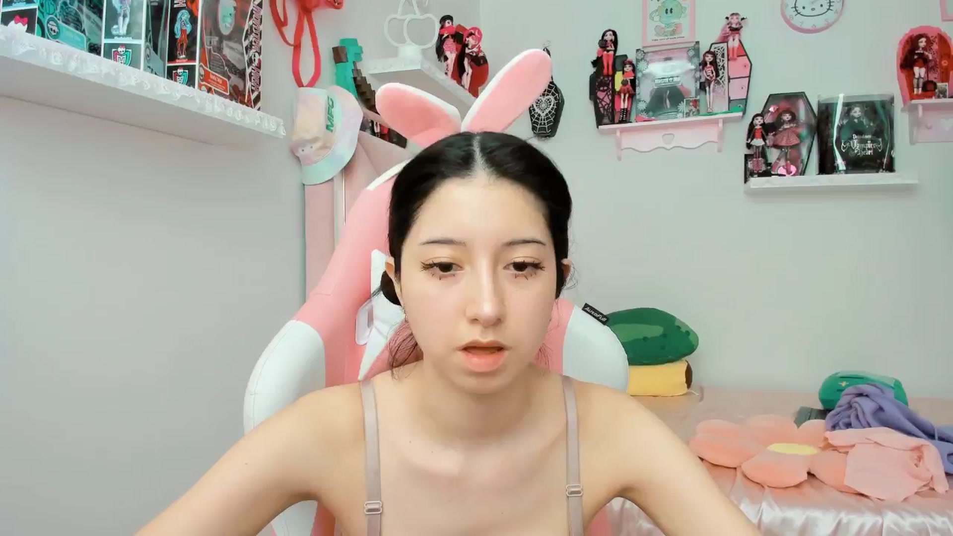 Gallery image thumbnail from Cherrycute666's myfreecams stream on, 01/29/2025, 21:22 image 18 of 20