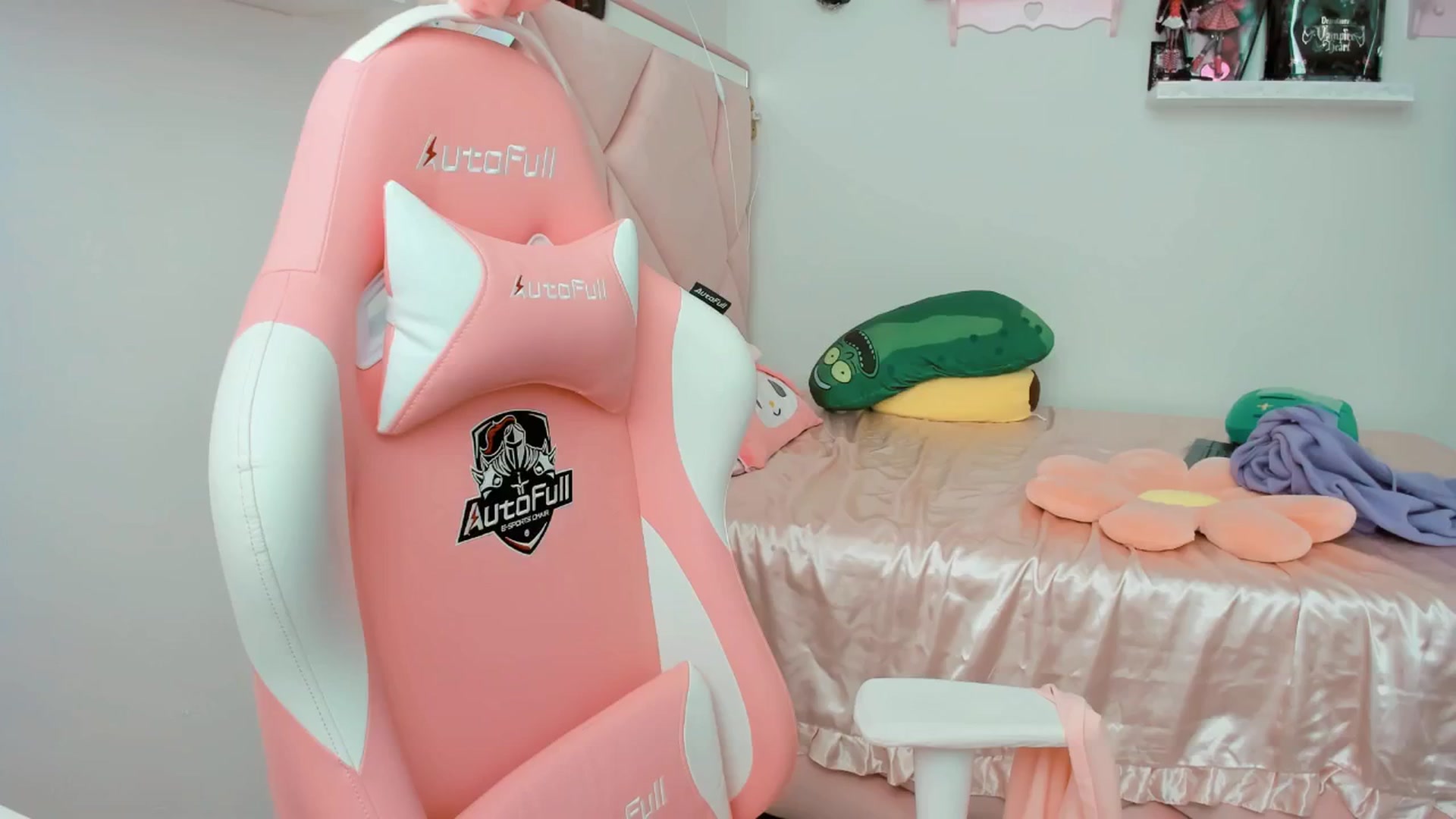Gallery image thumbnail from Cherrycute666's myfreecams stream on, 01/29/2025, 21:22 image 1 of 20