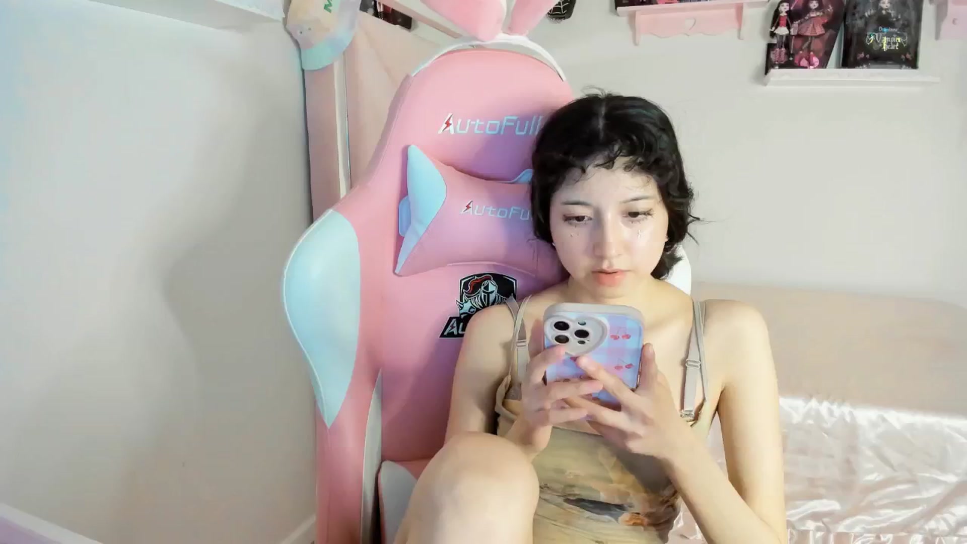 Gallery image thumbnail from Cherrycute666's myfreecams stream on, 01/30/2025, 07:59 image 18 of 20
