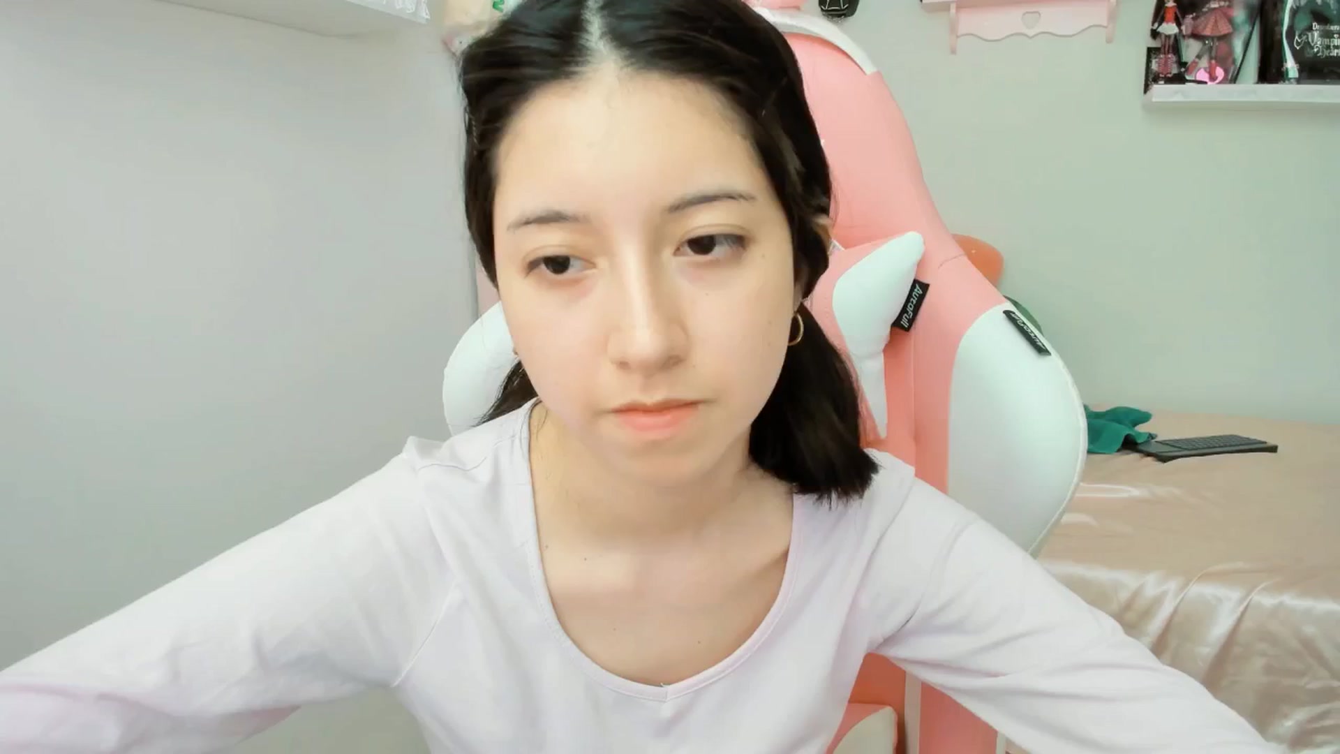 Gallery image thumbnail from Cherrycute666's myfreecams stream on, 01/30/2025, 23:30 image 18 of 20