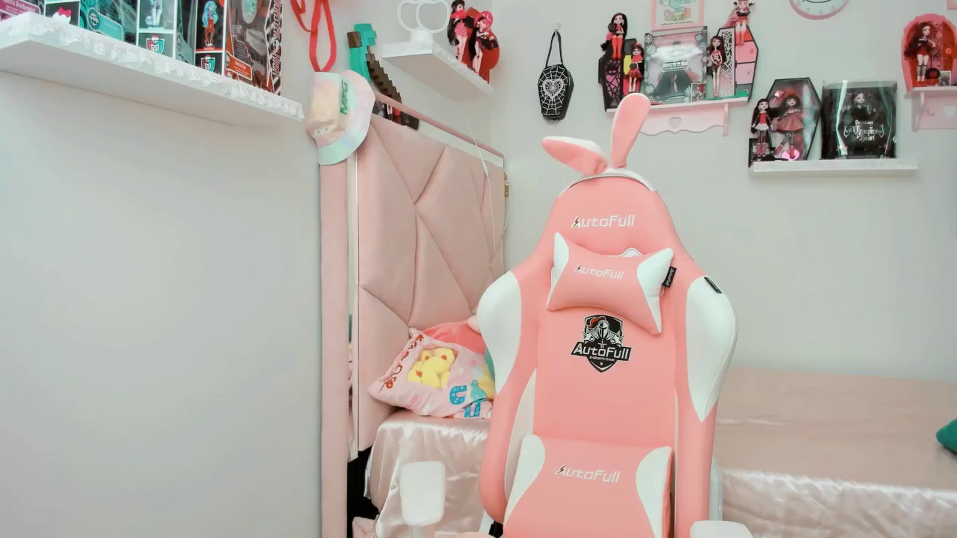 Gallery image thumbnail from Cherrycute666's myfreecams stream on, 01/30/2025, 23:30 image 1 of 20