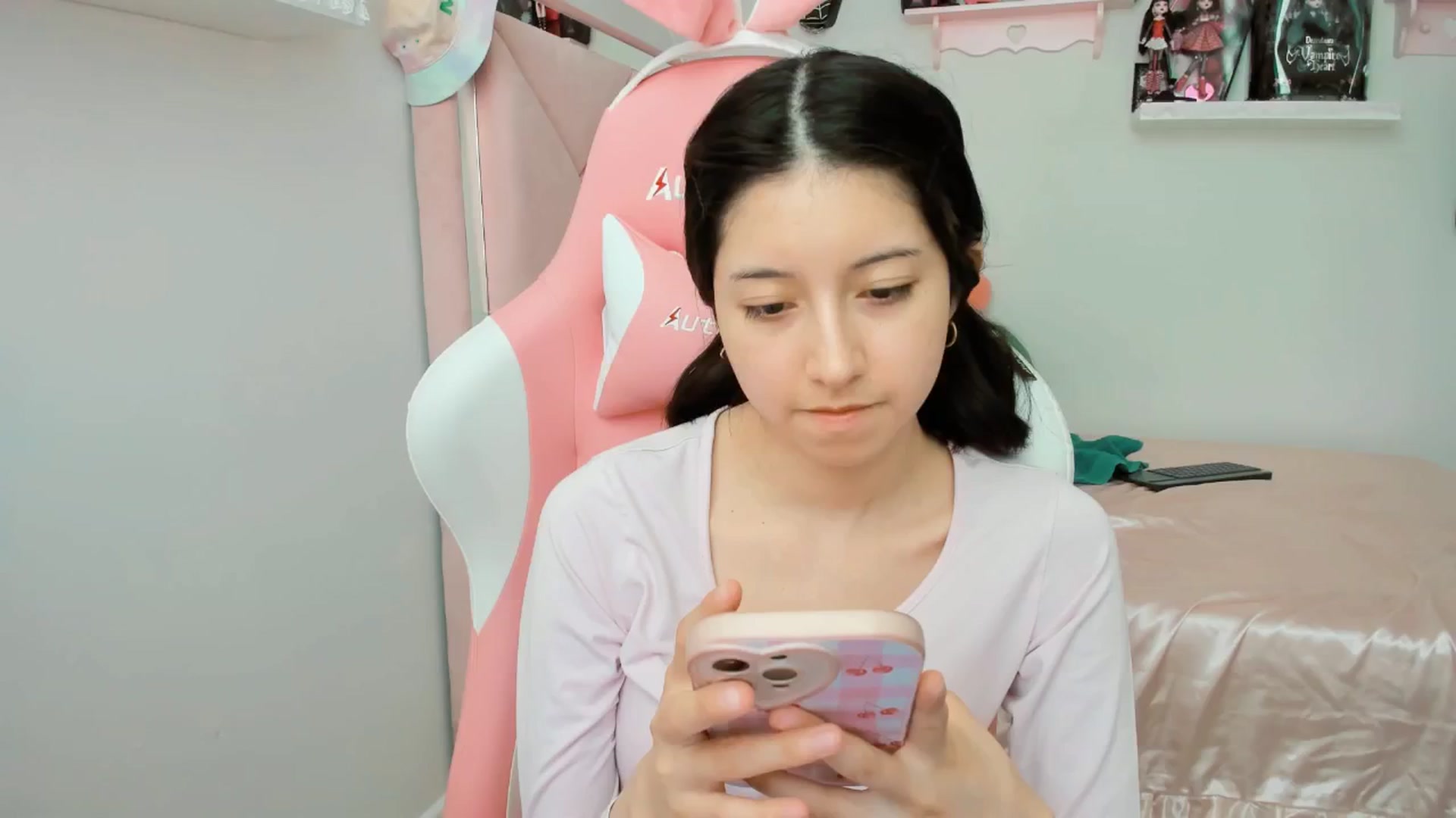 Gallery image thumbnail from Cherrycute666's myfreecams stream on, 01/30/2025, 23:30 image 16 of 20
