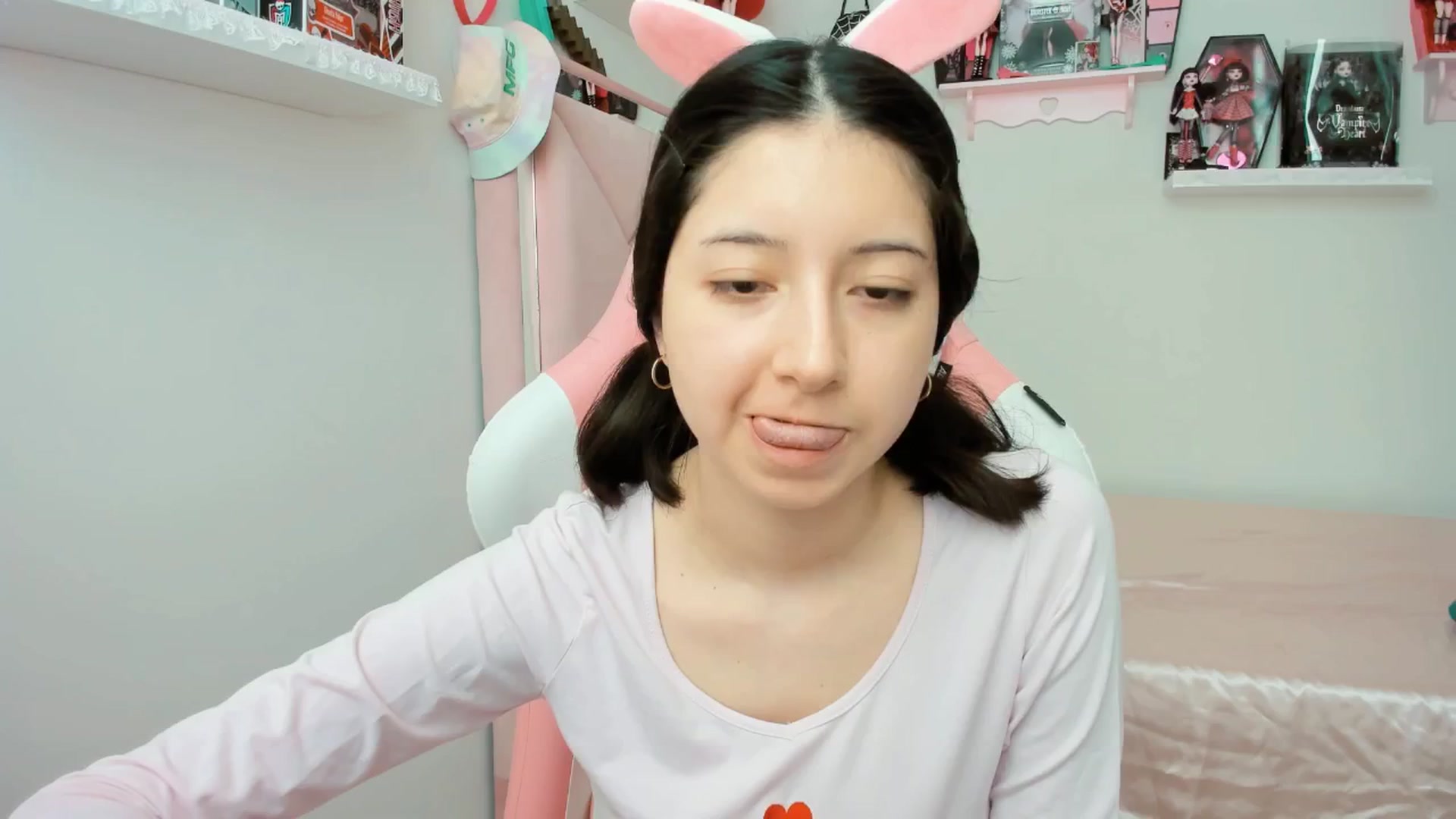 Gallery image thumbnail from Cherrycute666's myfreecams stream on, 01/30/2025, 23:30 image 7 of 20