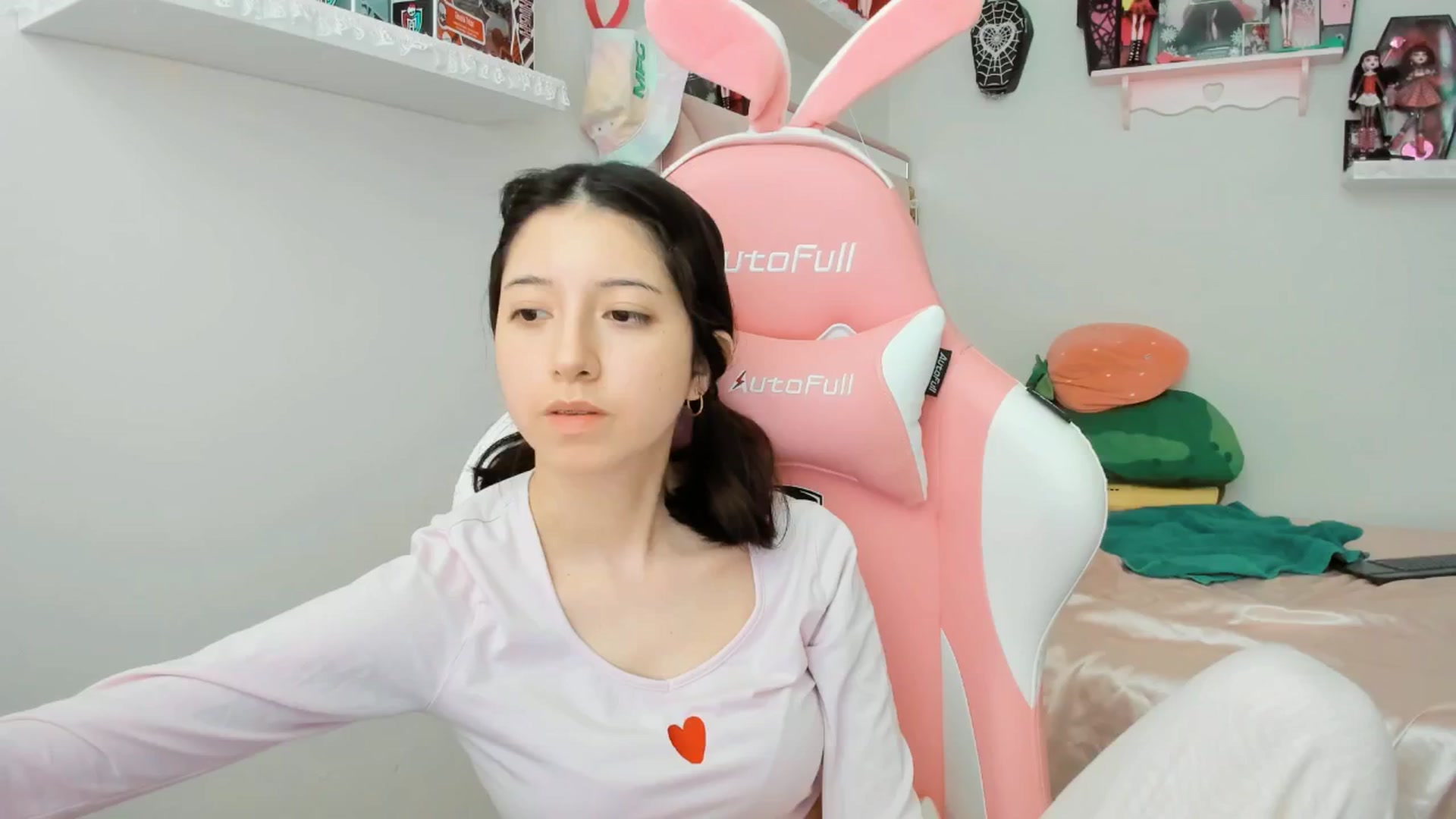 Gallery image thumbnail from Cherrycute666's myfreecams stream on, 01/30/2025, 23:30 image 20 of 20