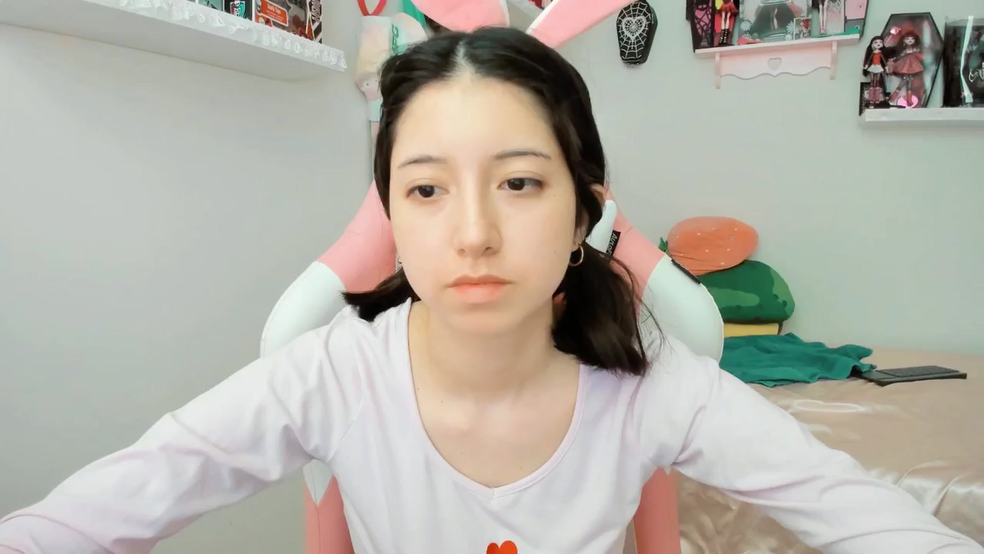 Gallery image thumbnail from Cherrycute666's myfreecams stream on, 01/30/2025, 23:30 image 19 of 20