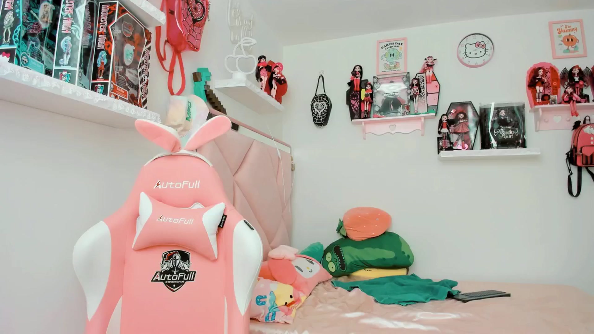 Gallery image thumbnail from Cherrycute666's myfreecams stream on, 01/30/2025, 23:30 image 15 of 20