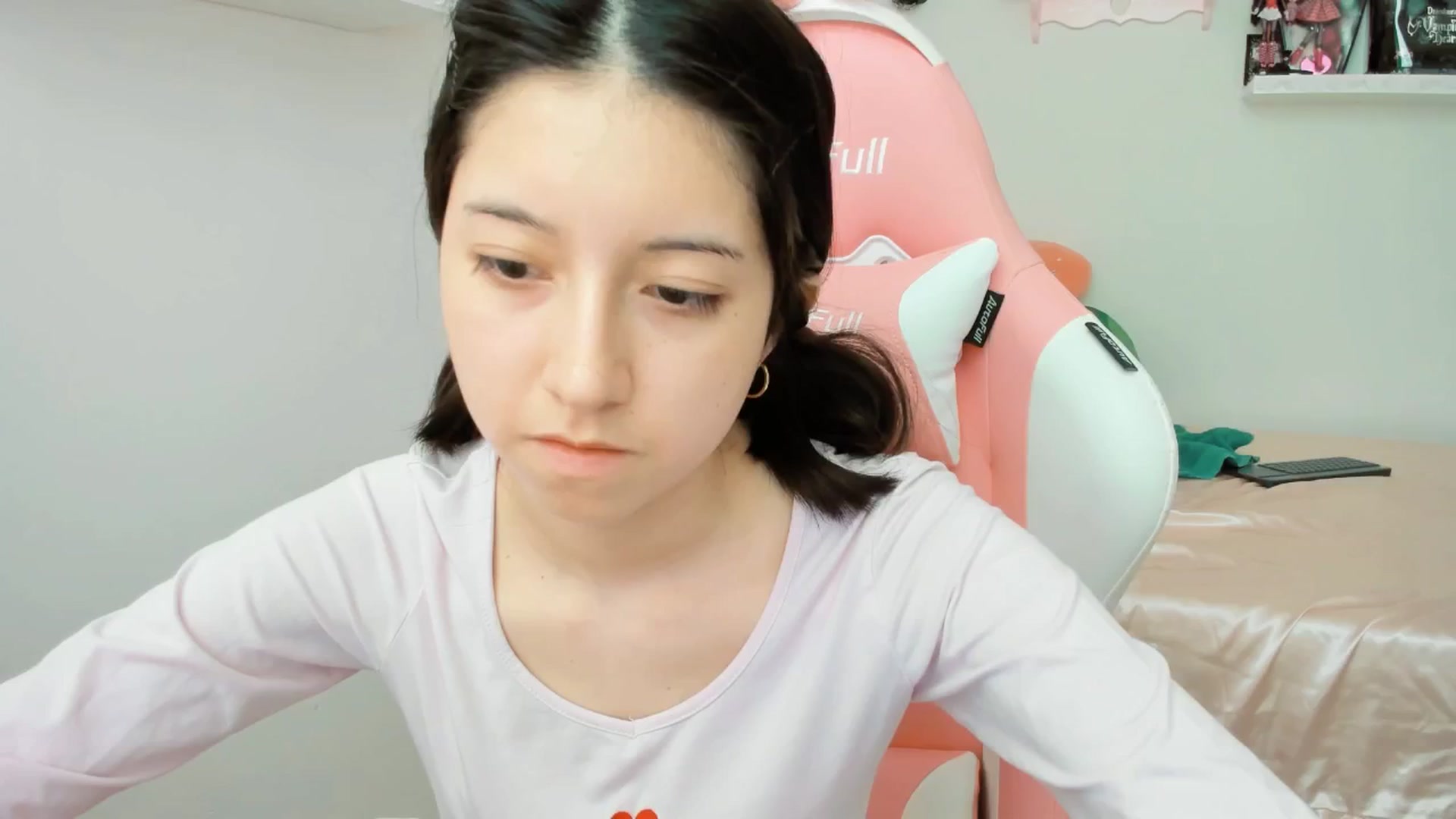 Gallery image thumbnail from Cherrycute666's myfreecams stream on, 01/30/2025, 23:30 image 17 of 20