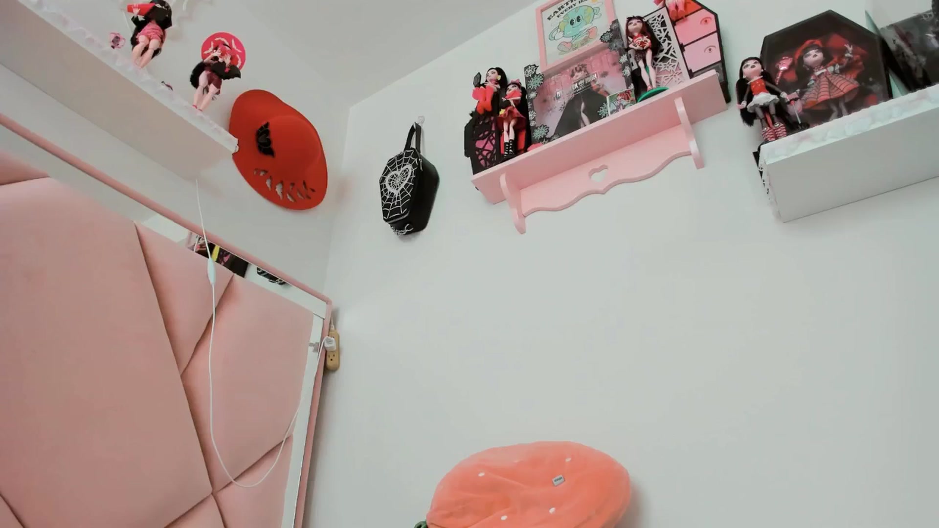 Gallery image thumbnail from Cherrycute666's myfreecams stream on, 01/30/2025, 23:30 image 14 of 20