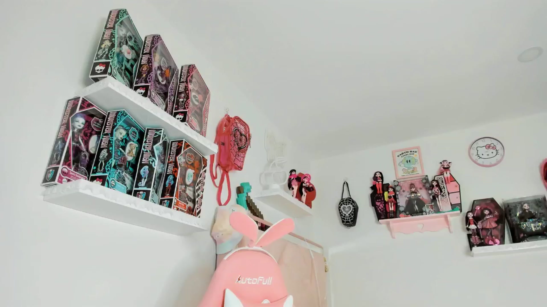 Gallery image thumbnail from Cherrycute666's myfreecams stream on, 01/31/2025, 02:10 image 15 of 20