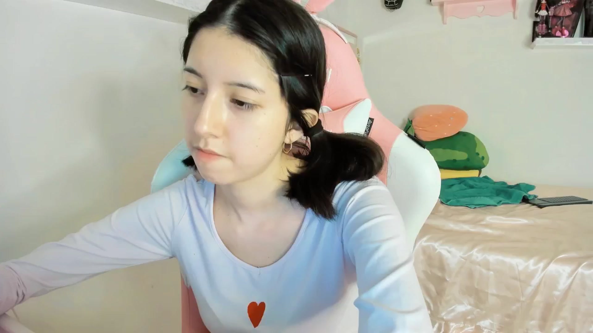 Gallery image thumbnail from Cherrycute666's myfreecams stream on, 01/31/2025, 02:10 image 17 of 20