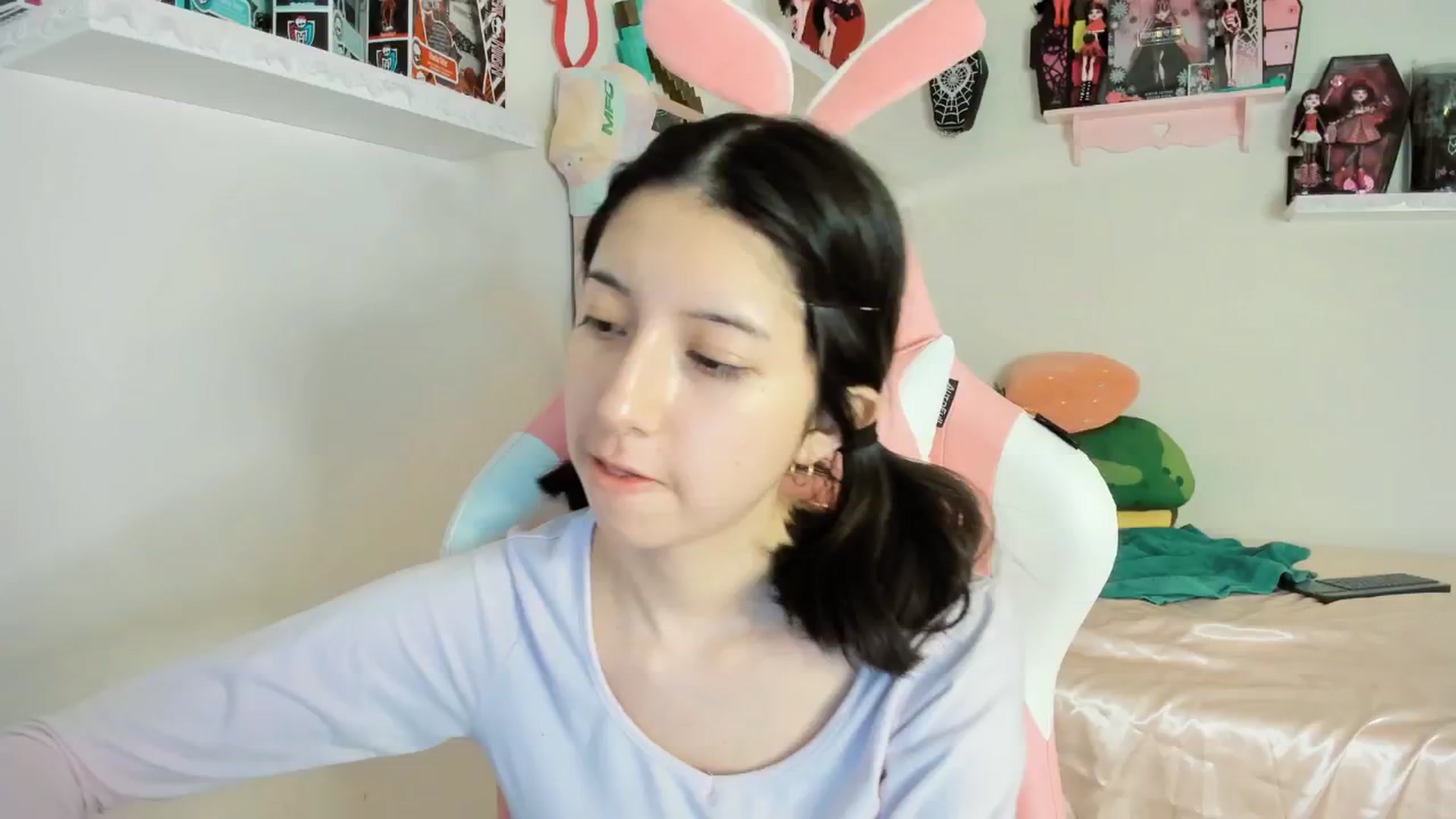 Gallery image thumbnail from Cherrycute666's myfreecams stream on, 01/31/2025, 02:10 image 6 of 20