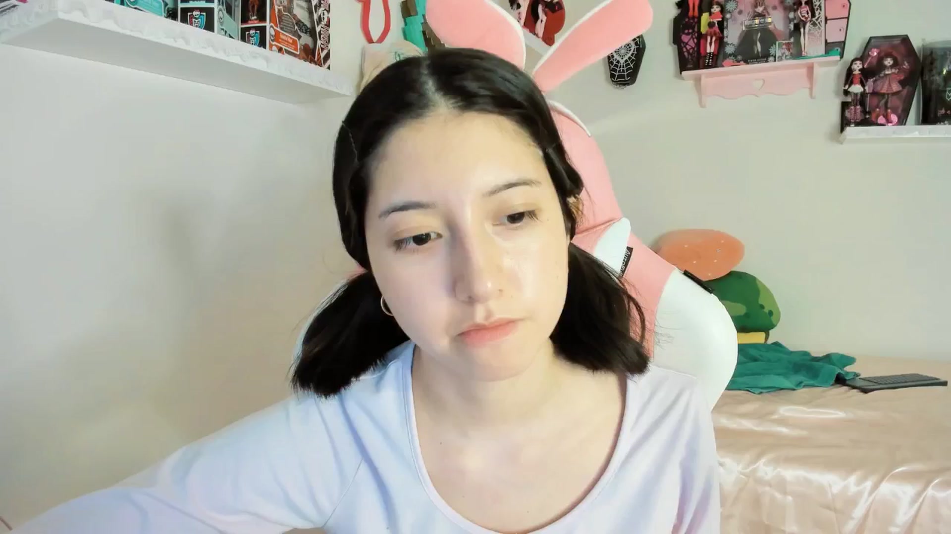 Gallery image thumbnail from Cherrycute666's myfreecams stream on, 01/31/2025, 02:10 image 5 of 20