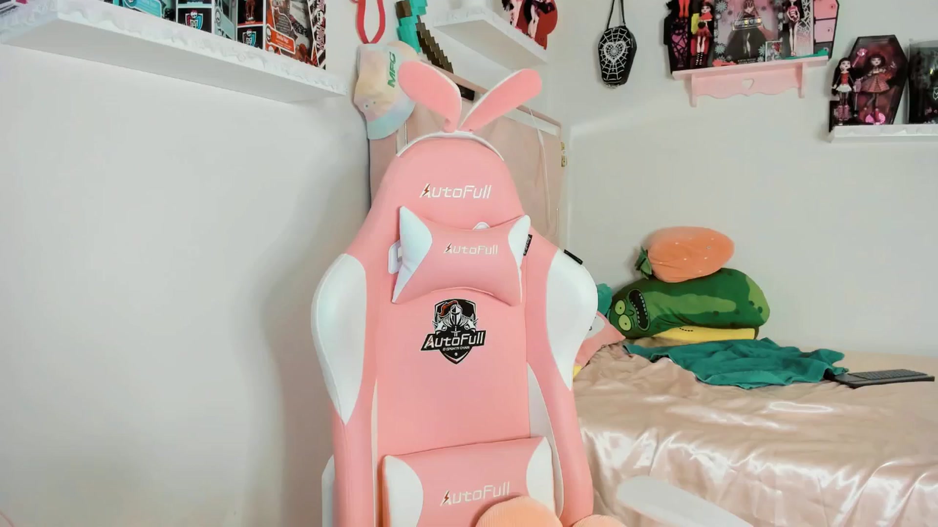 Gallery image thumbnail from Cherrycute666's myfreecams stream on, 01/31/2025, 02:10 image 11 of 20