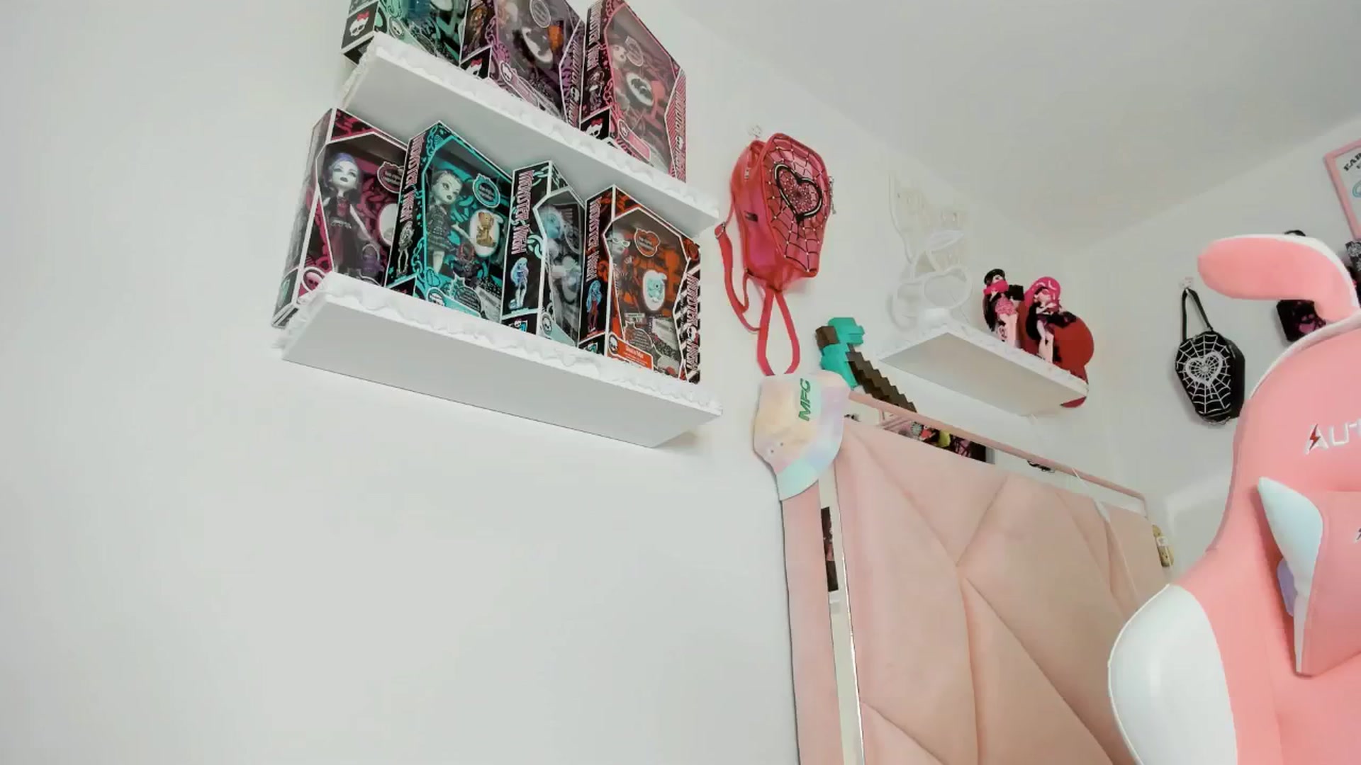 Gallery image thumbnail from Cherrycute666's myfreecams stream on, 01/31/2025, 02:46 image 11 of 20