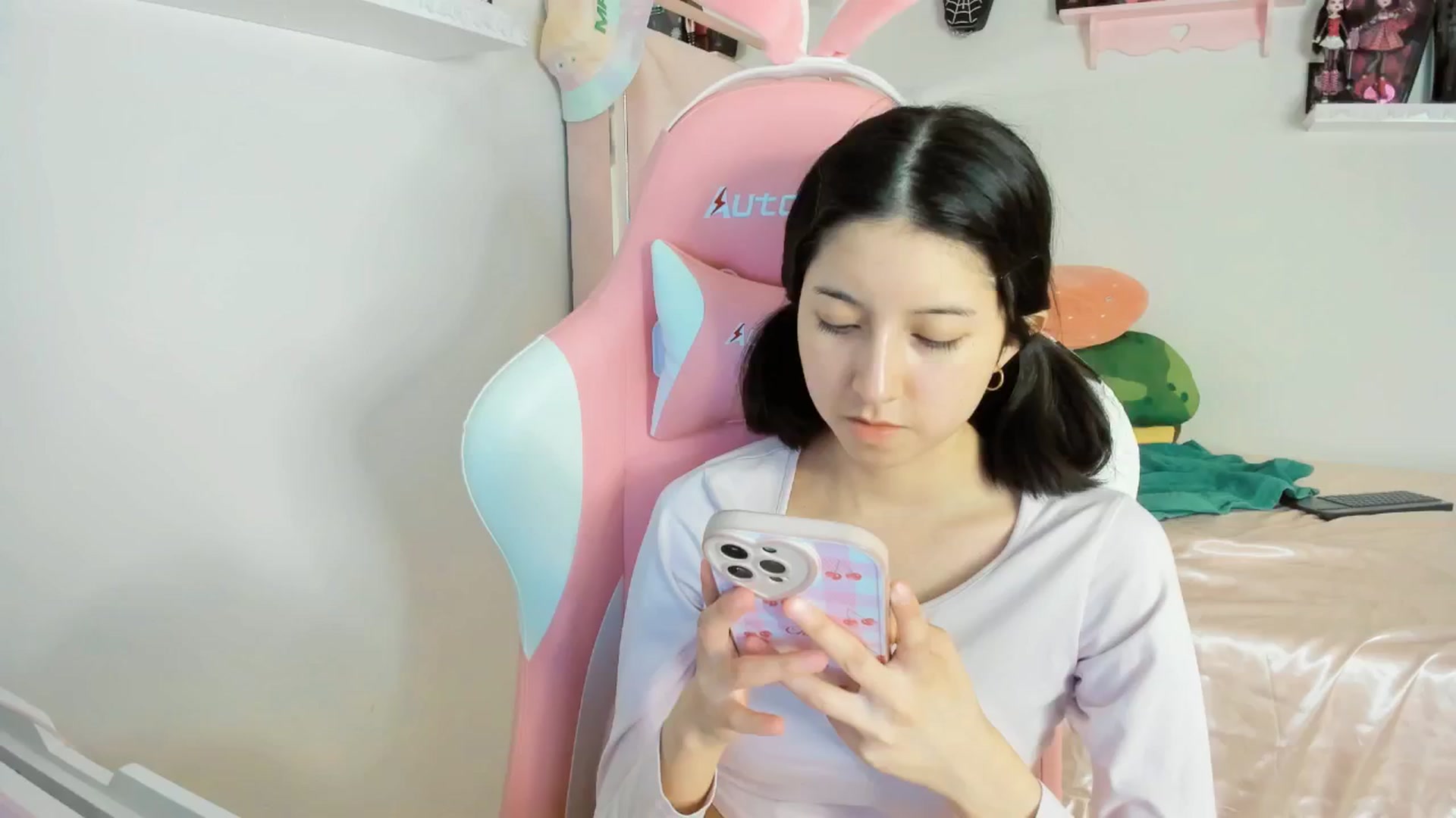 Gallery image thumbnail from Cherrycute666's myfreecams stream on, 01/31/2025, 02:46 image 2 of 20