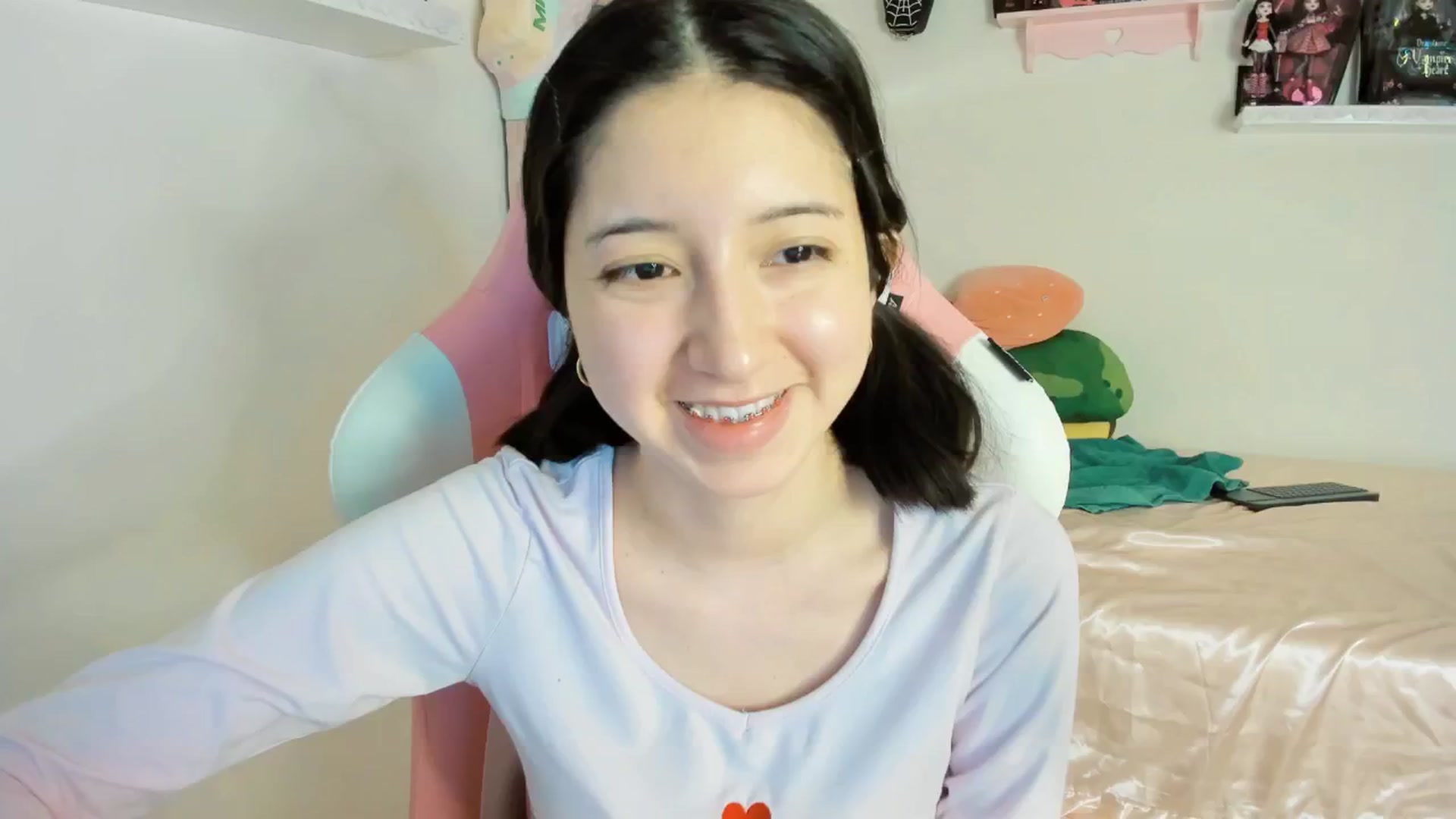 Gallery image thumbnail from Cherrycute666's myfreecams stream on, 01/31/2025, 02:46 image 5 of 20