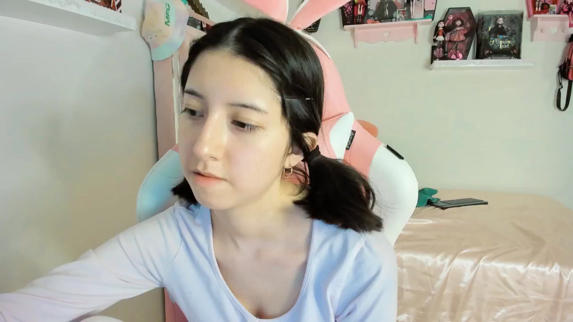 Gallery image thumbnail from Cherrycute666's myfreecams stream on, 01/31/2025, 02:46 image 14 of 20