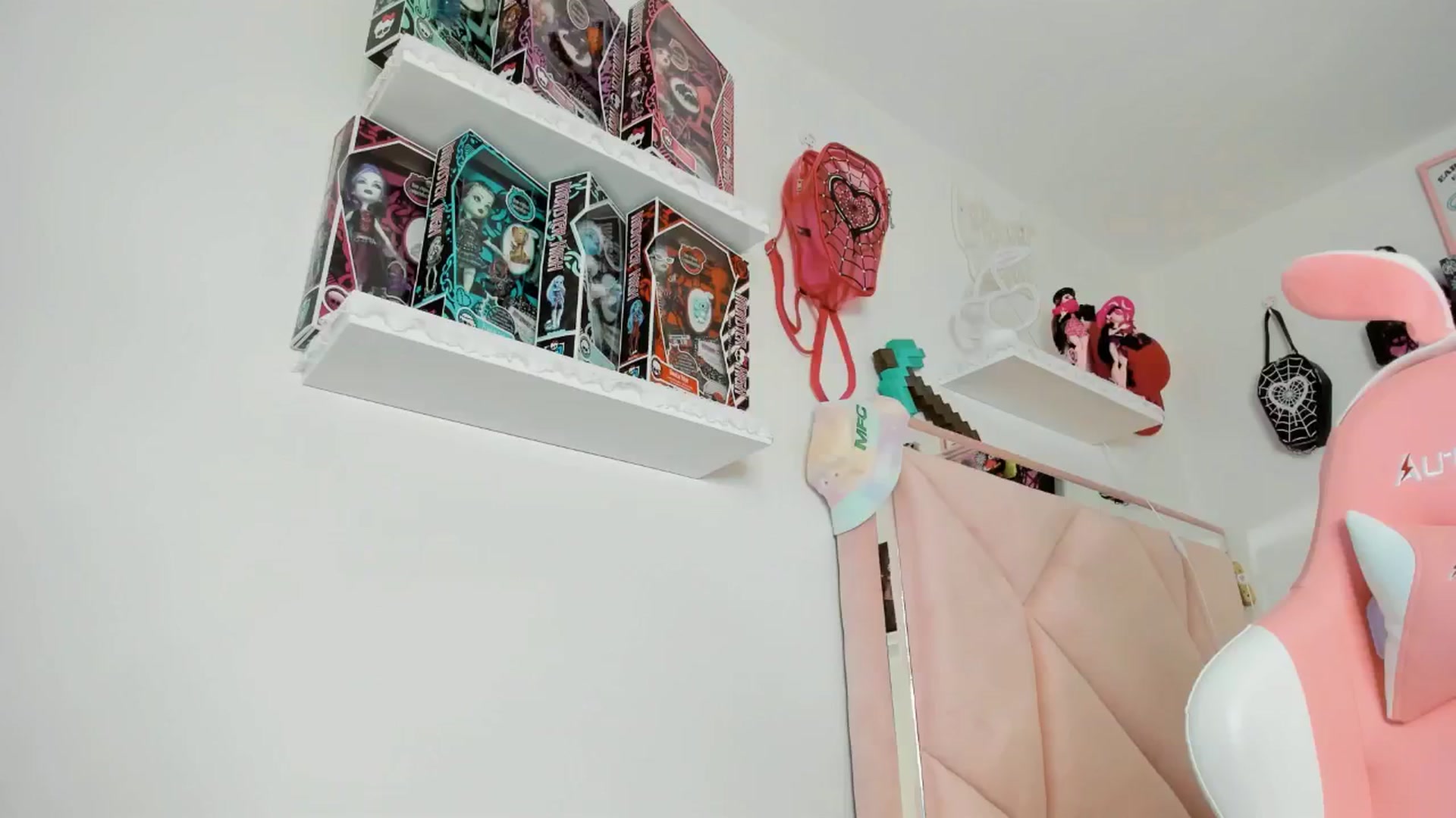 Gallery image thumbnail from Cherrycute666's myfreecams stream on, 01/31/2025, 02:46 image 13 of 20