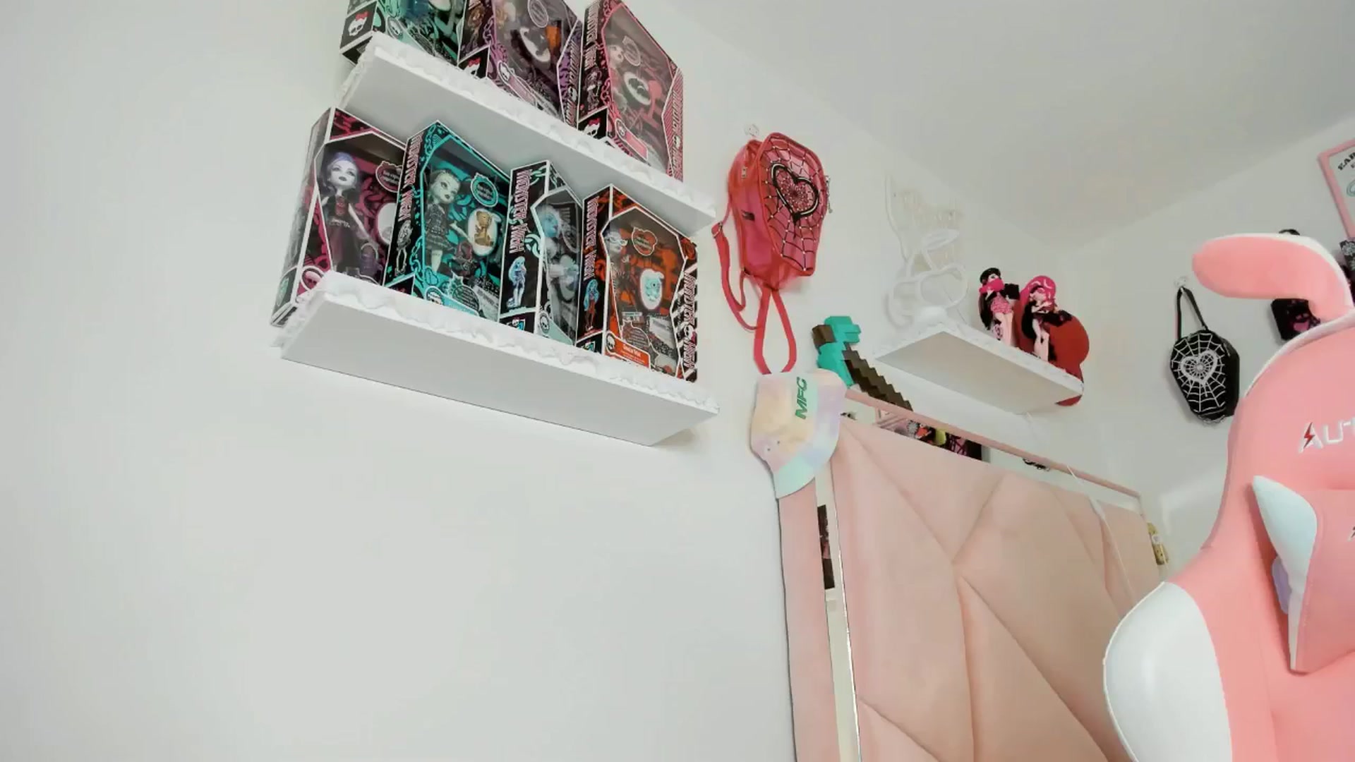Gallery image thumbnail from Cherrycute666's myfreecams stream on, 01/31/2025, 02:46 image 12 of 20