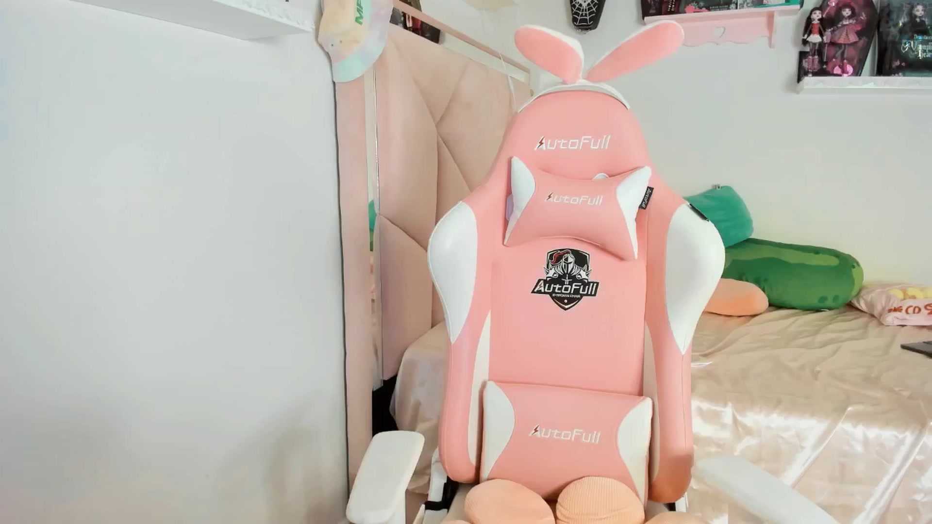 Gallery image thumbnail from Cherrycute666's myfreecams stream on, 01/31/2025, 09:02 image 18 of 20