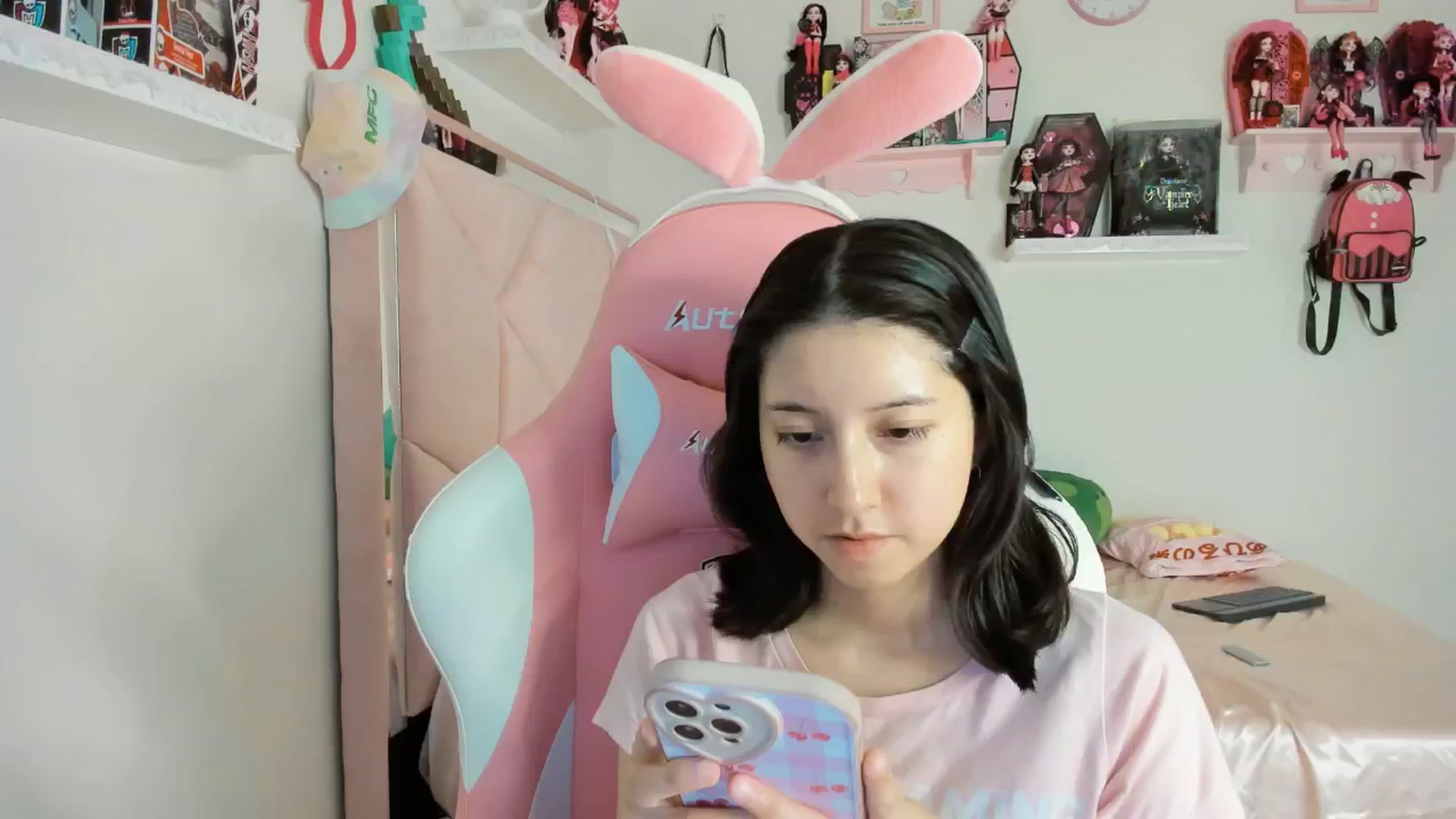 Gallery image thumbnail from Cherrycute666's myfreecams stream on, 01/31/2025, 09:02 image 14 of 20