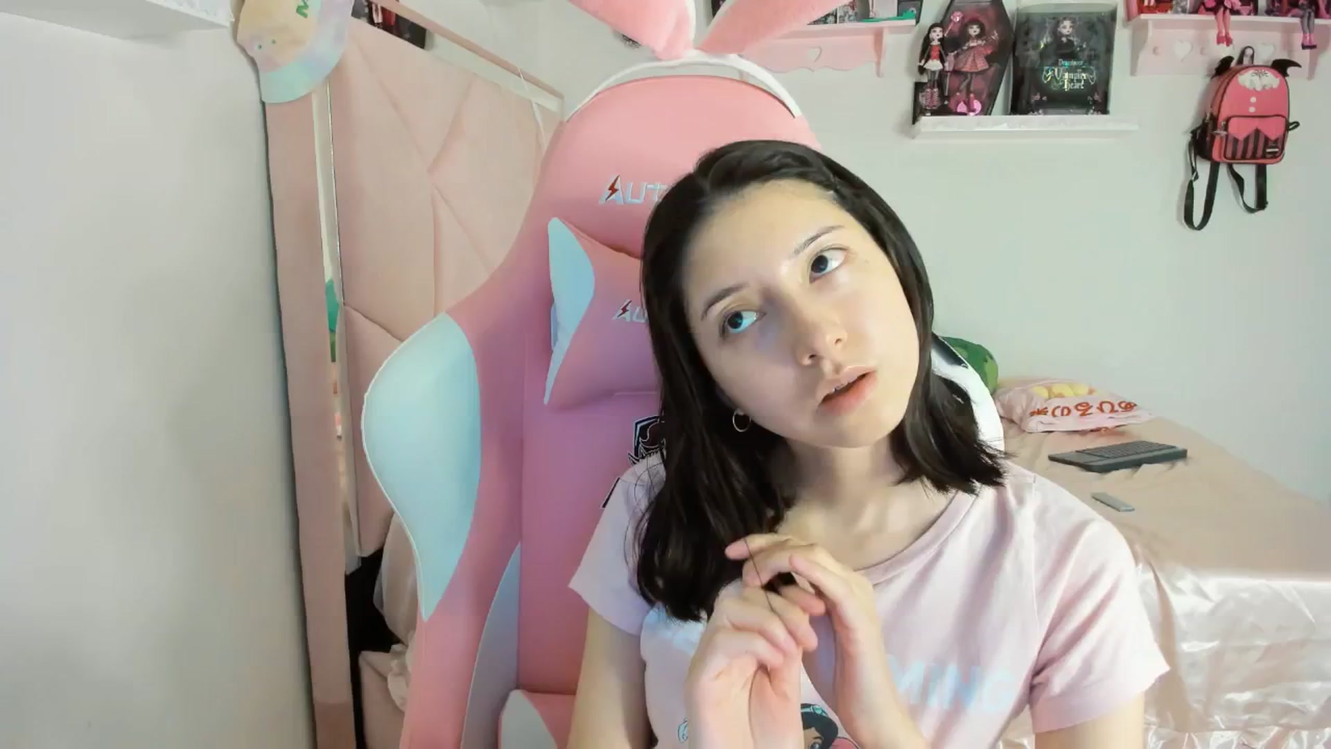 Gallery image thumbnail from Cherrycute666's myfreecams stream on, 01/31/2025, 09:02 image 15 of 20