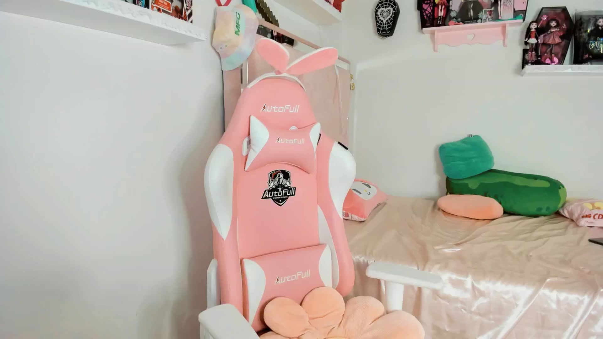 Gallery image thumbnail from Cherrycute666's myfreecams stream on, 01/31/2025, 09:02 image 4 of 20