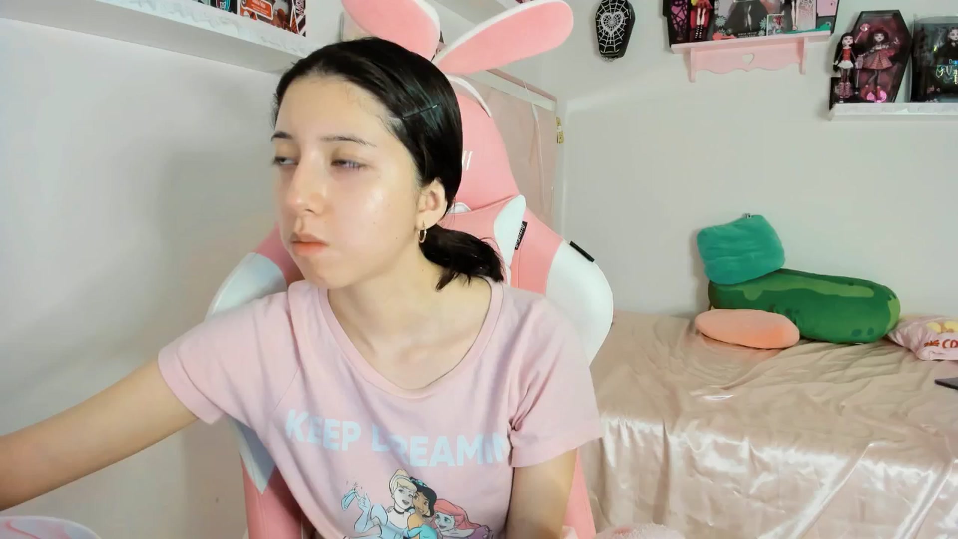 Gallery image thumbnail from Cherrycute666's myfreecams stream on, 01/31/2025, 09:02 image 3 of 20