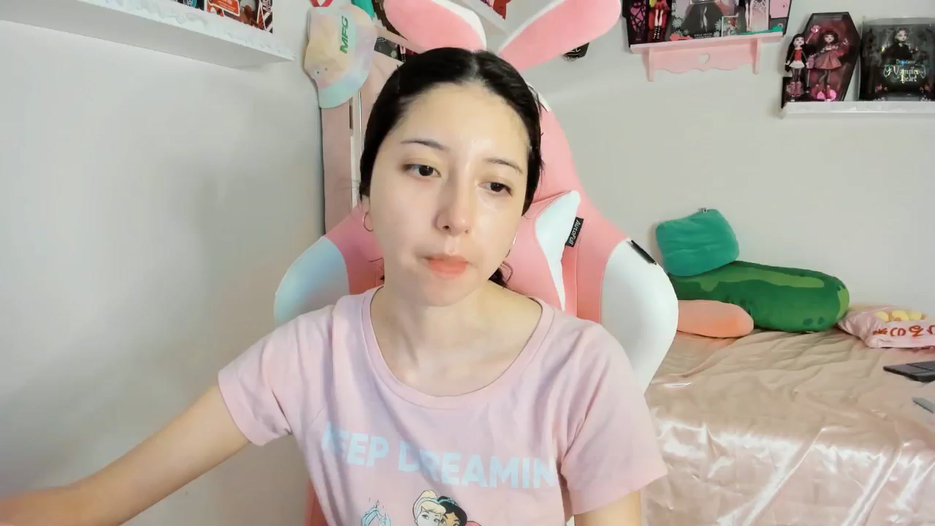 Gallery image thumbnail from Cherrycute666's myfreecams stream on, 01/31/2025, 09:02 image 1 of 20