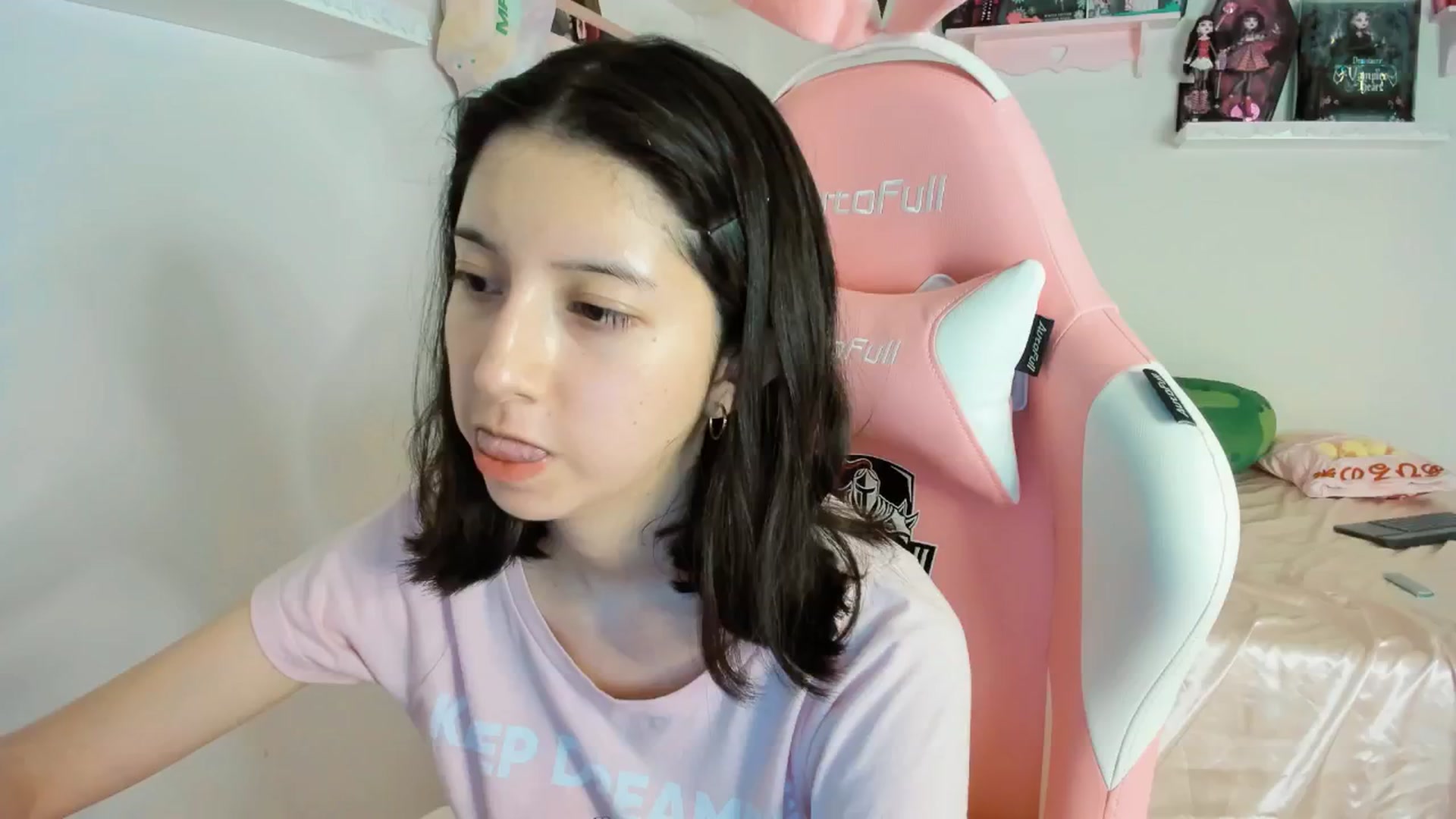 Gallery image thumbnail from Cherrycute666's myfreecams stream on, 01/31/2025, 09:02 image 20 of 20