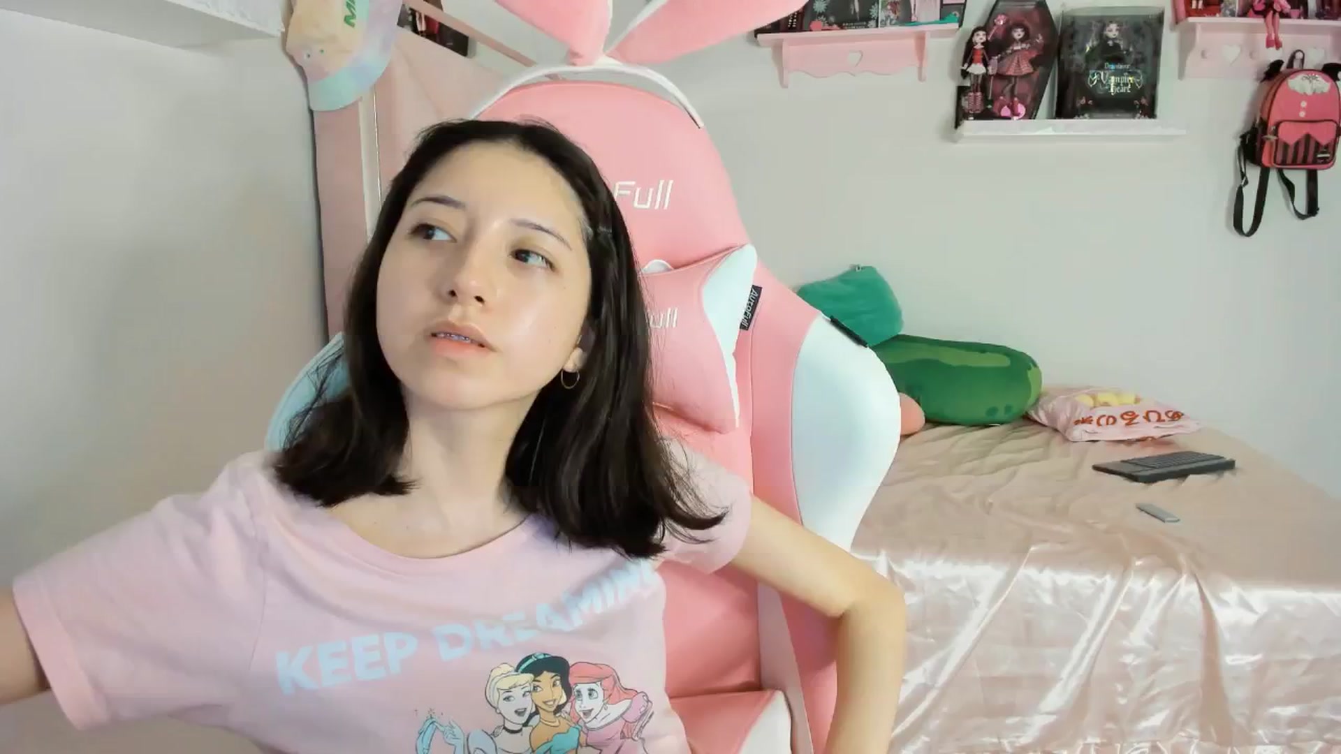 Gallery image thumbnail from Cherrycute666's myfreecams stream on, 01/31/2025, 09:02 image 17 of 20