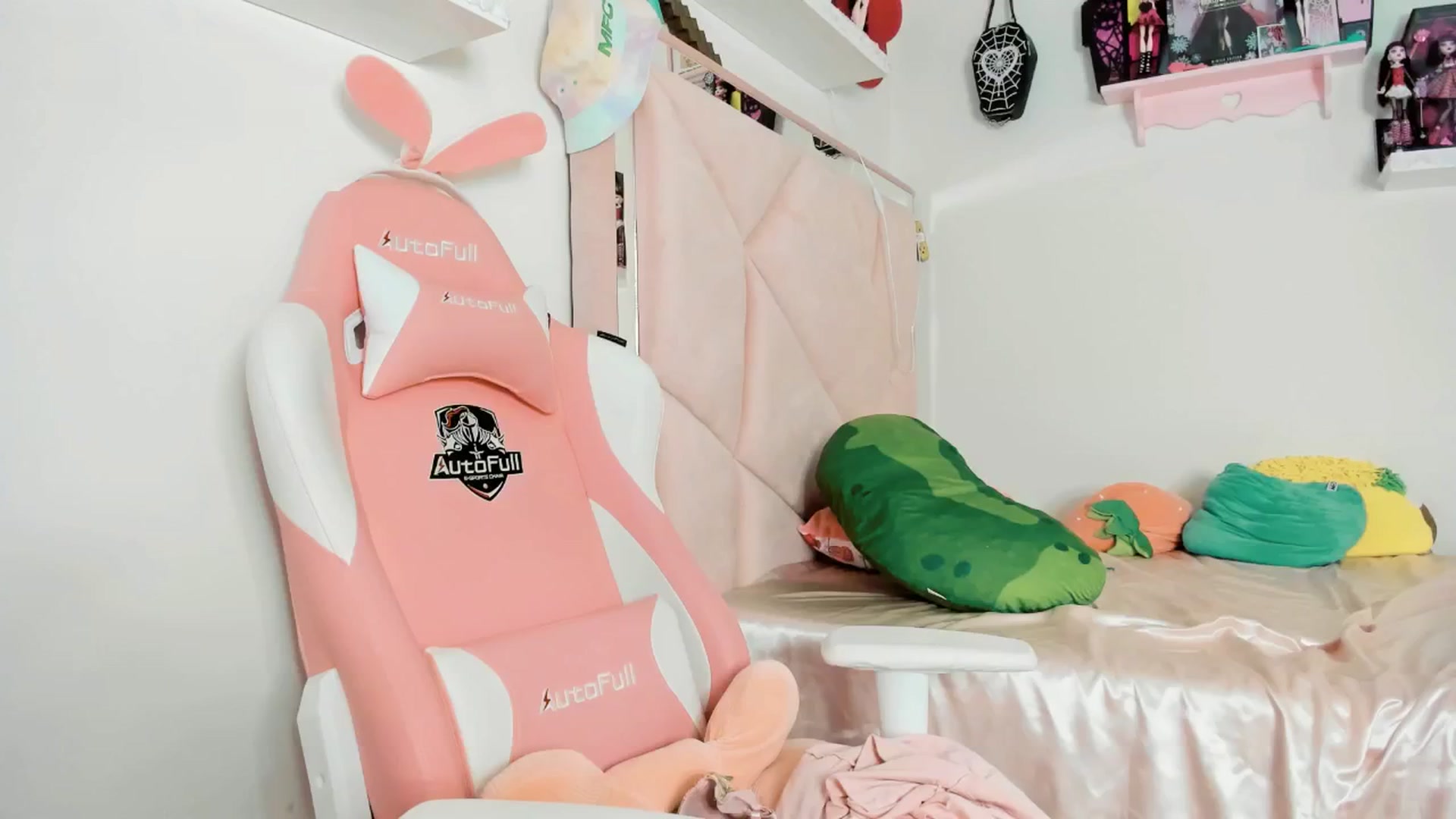 Gallery image thumbnail from Cherrycute666's myfreecams stream on, 01/31/2025, 14:16 image 4 of 20