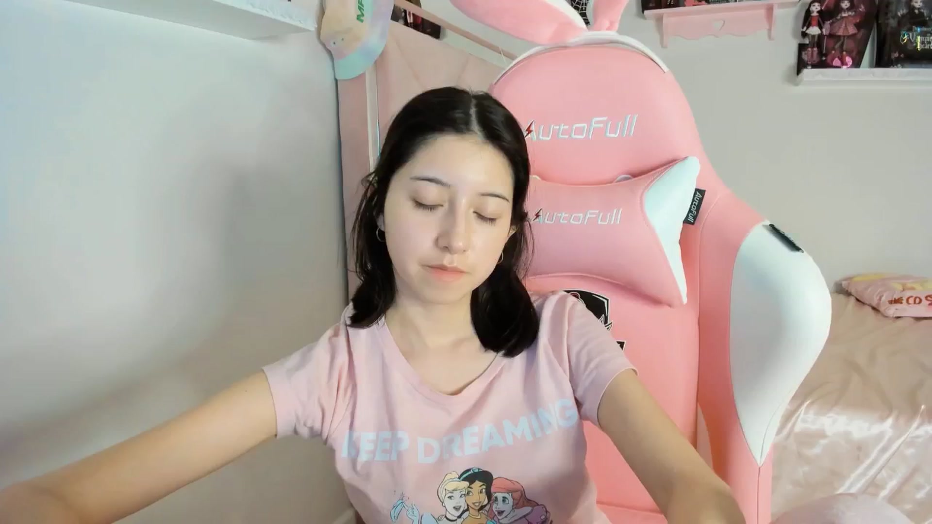 Gallery image thumbnail from Cherrycute666's myfreecams stream on, 02/01/2025, 10:16 image 7 of 20