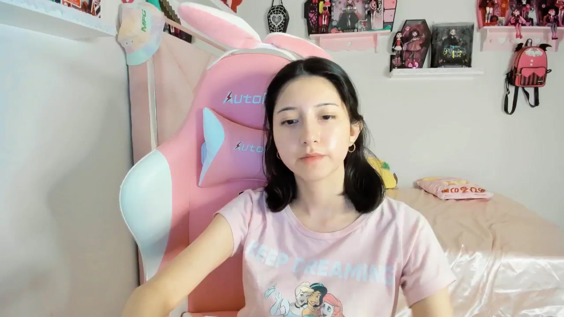 Gallery image thumbnail from Cherrycute666's myfreecams stream on, 02/01/2025, 10:16 image 4 of 20