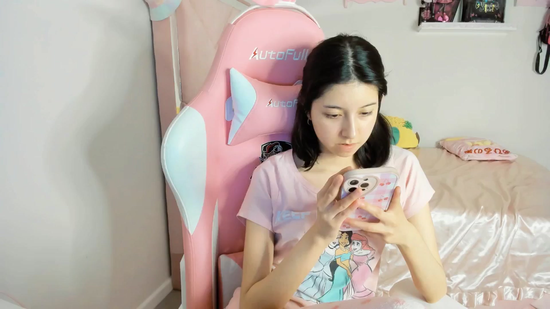 Gallery image thumbnail from Cherrycute666's myfreecams stream on, 02/01/2025, 10:16 image 10 of 20