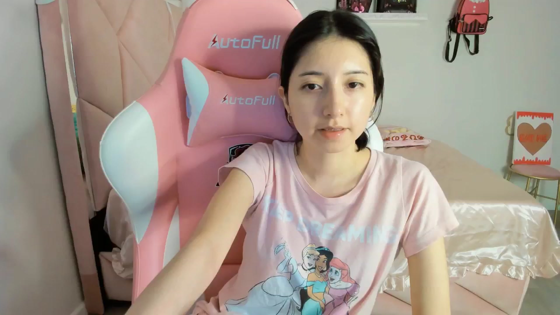 Gallery image thumbnail from Cherrycute666's myfreecams stream on, 02/01/2025, 10:16 image 16 of 20